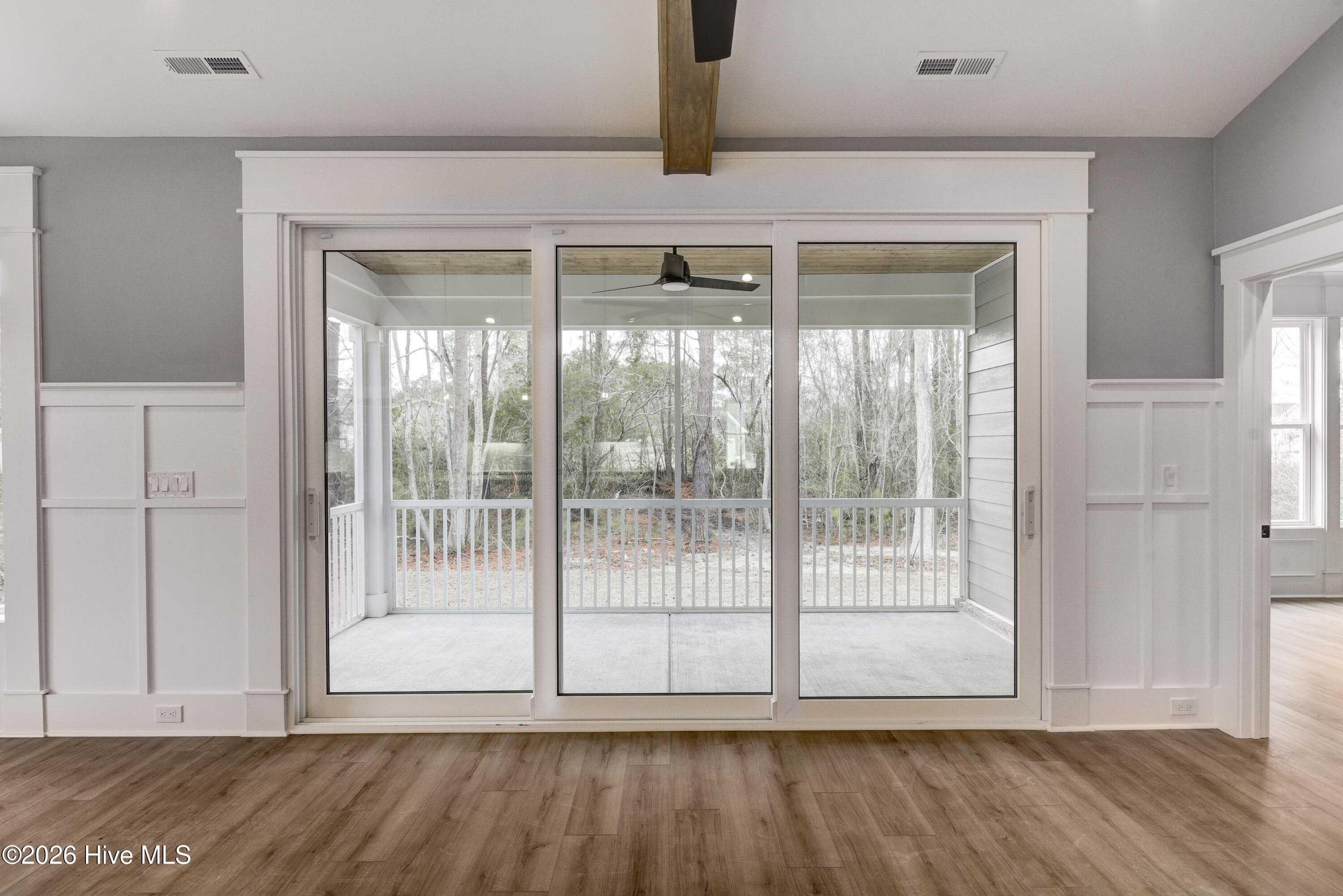 100560794 | Photo 30