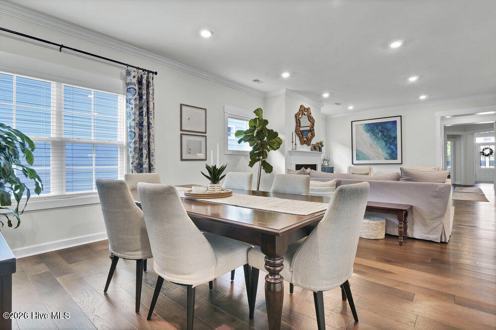 100558129 | Photo 28