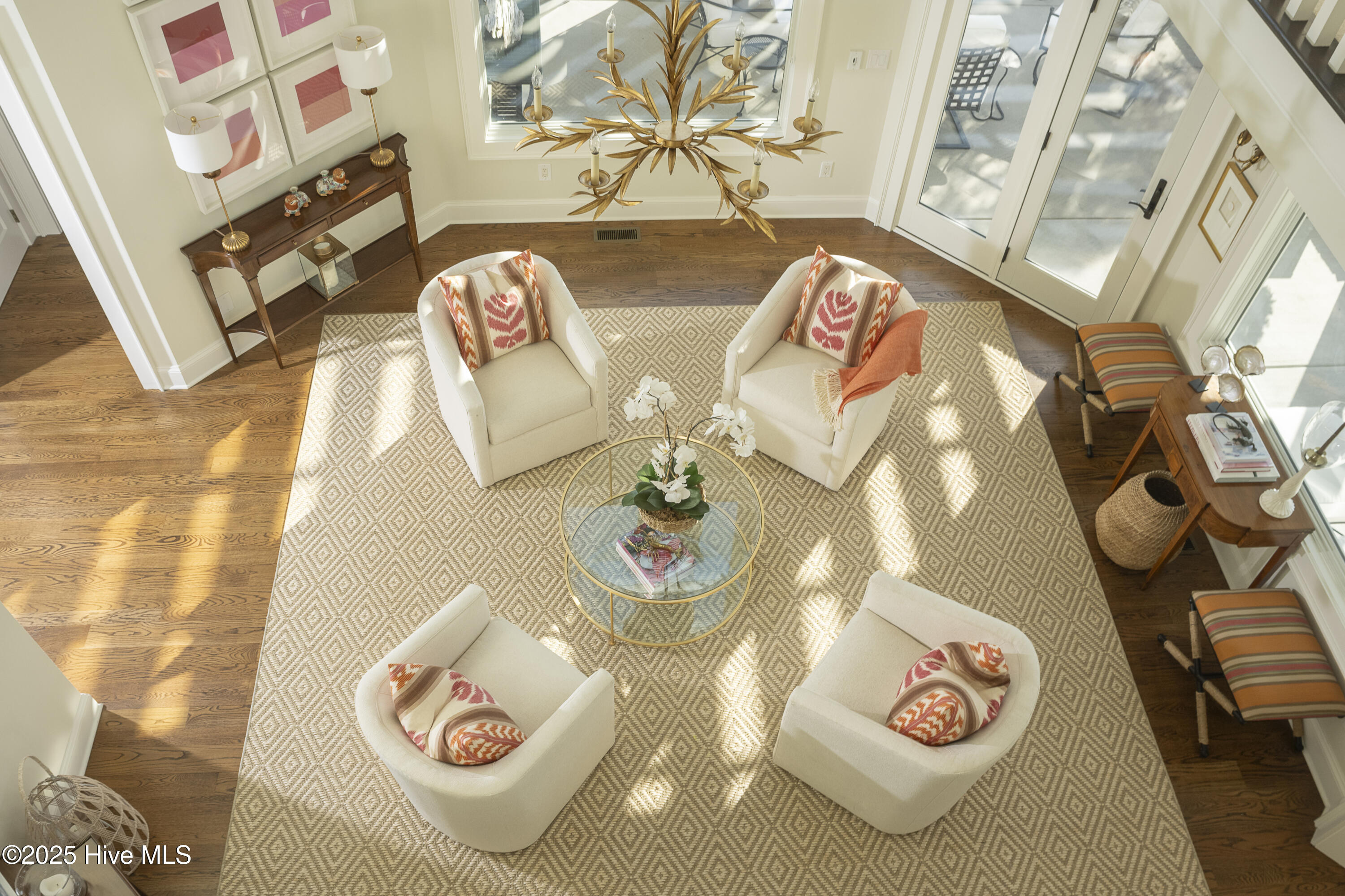 100536039 | Photo 23