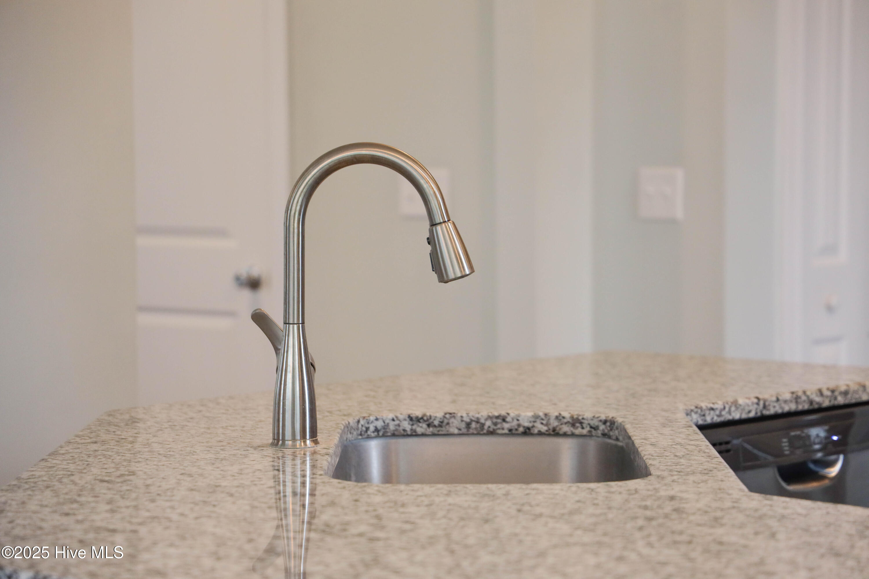 100536408 | Photo 26