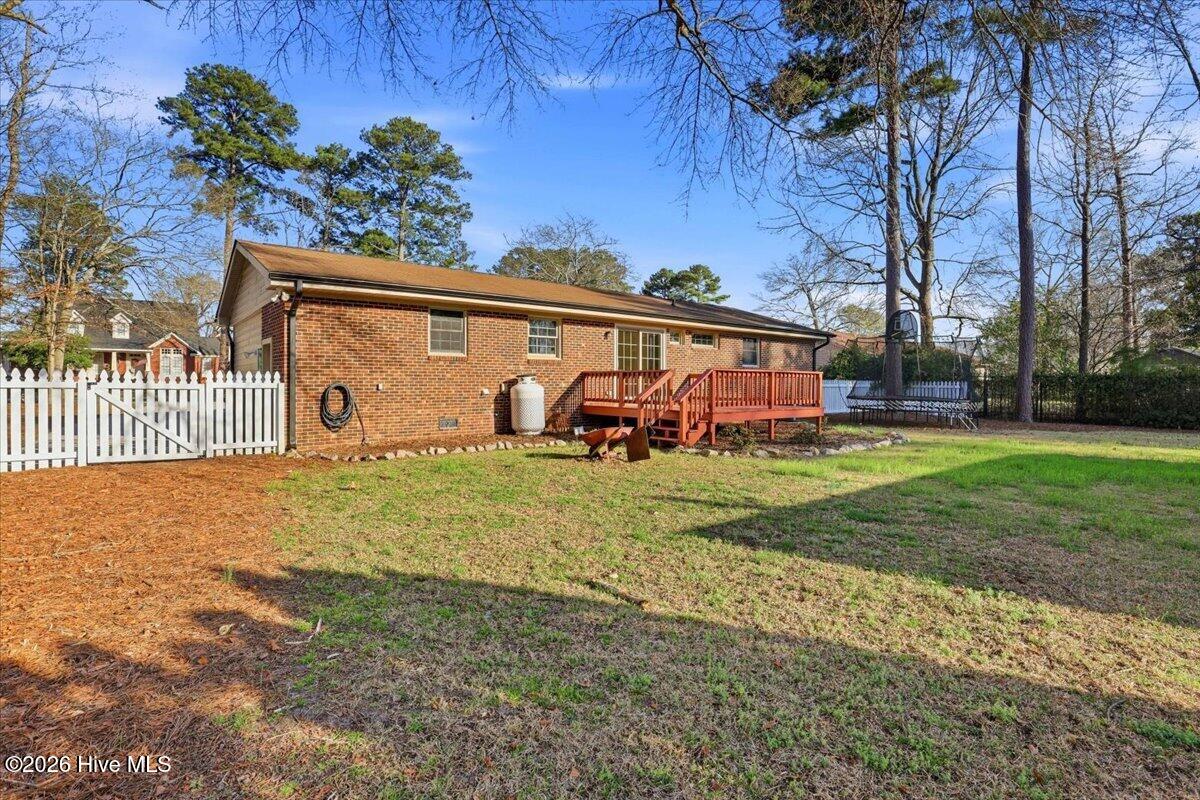 06-133 Crescent St-6