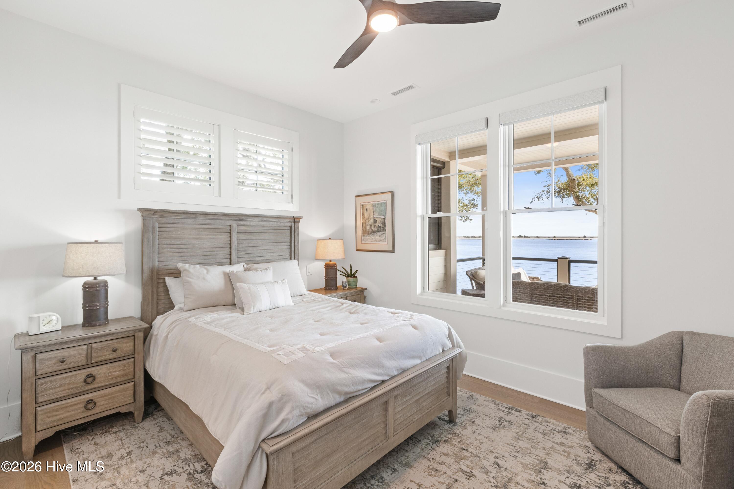 100556008 | Photo 37