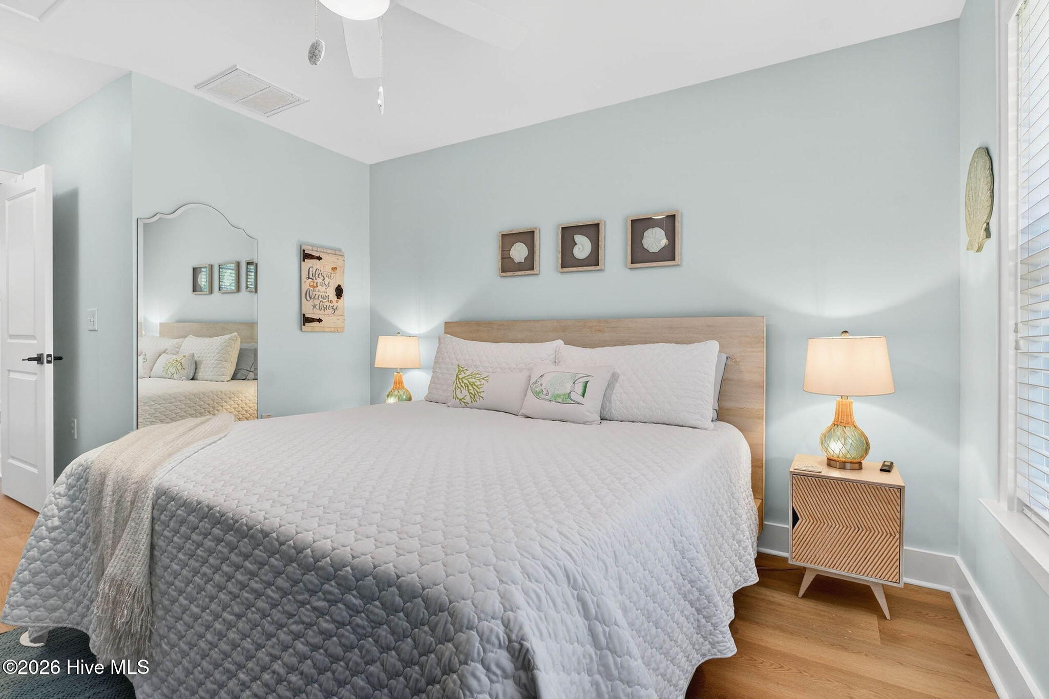 100564784 | Photo 28