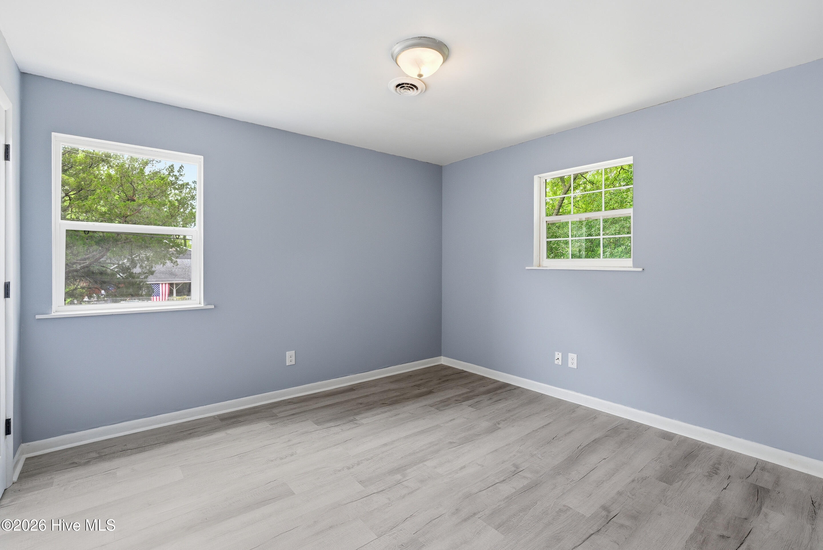 100568677 | Photo 11