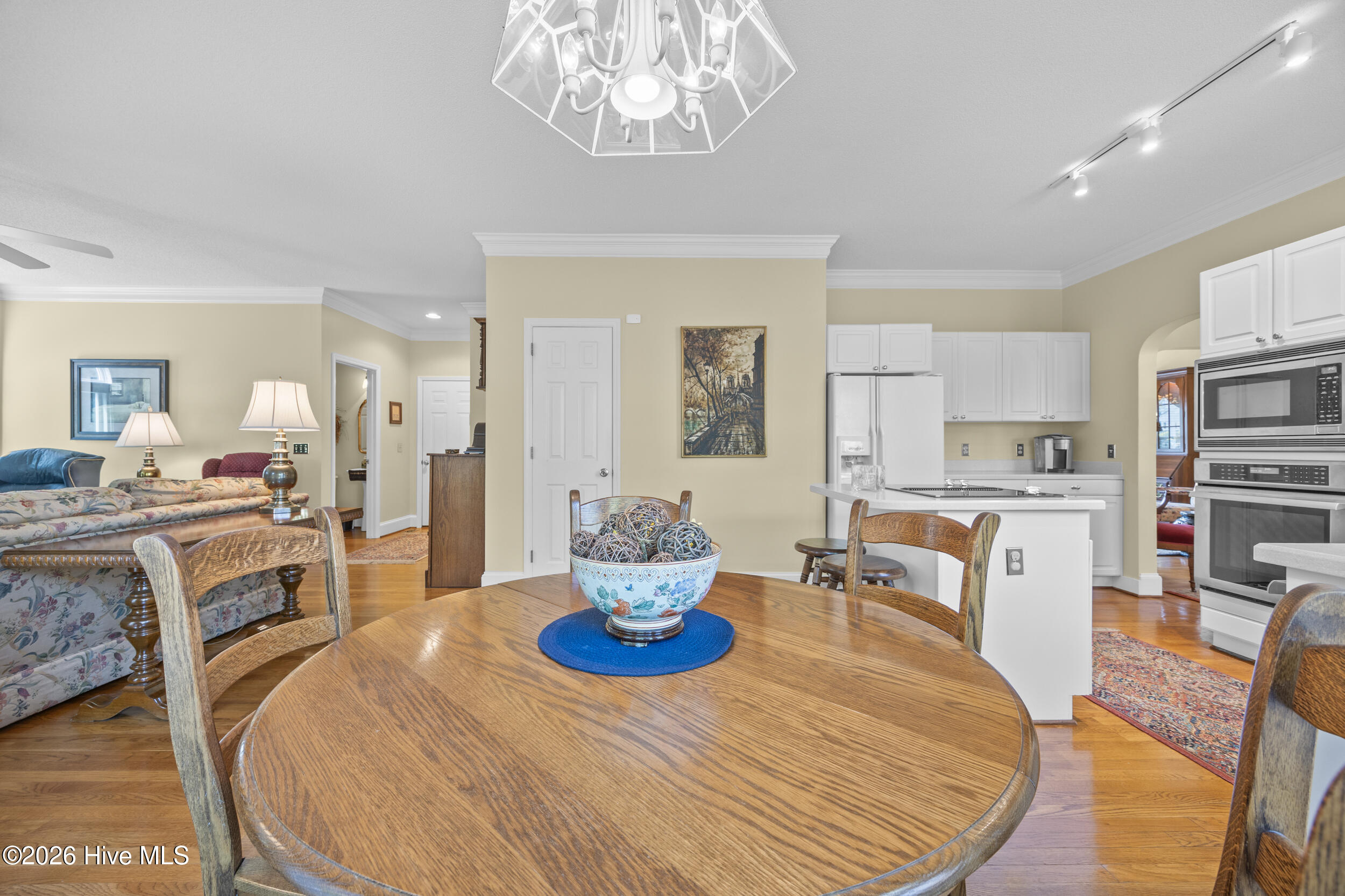 100564035 | Photo 25