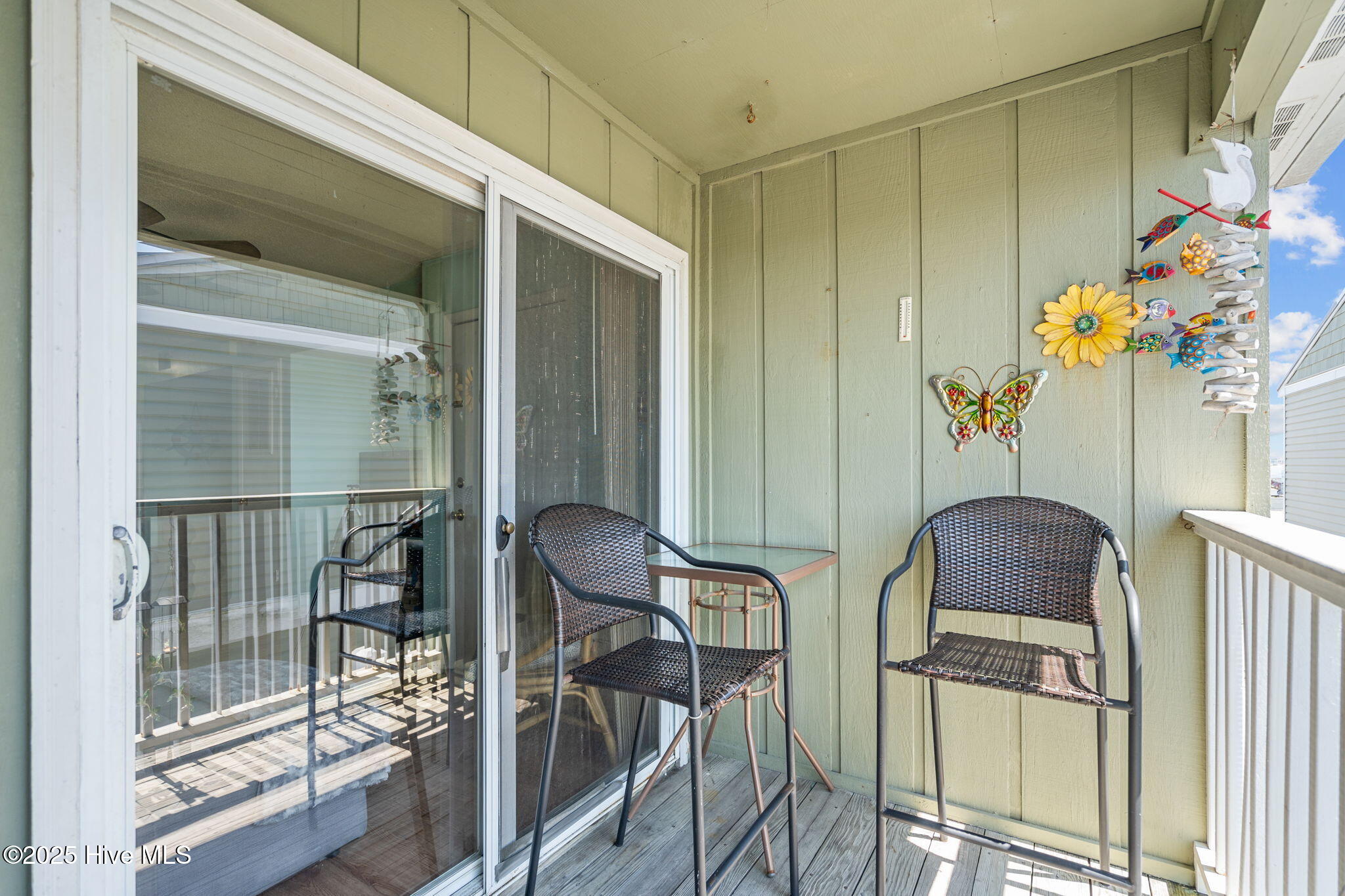 100519120 | Photo 24