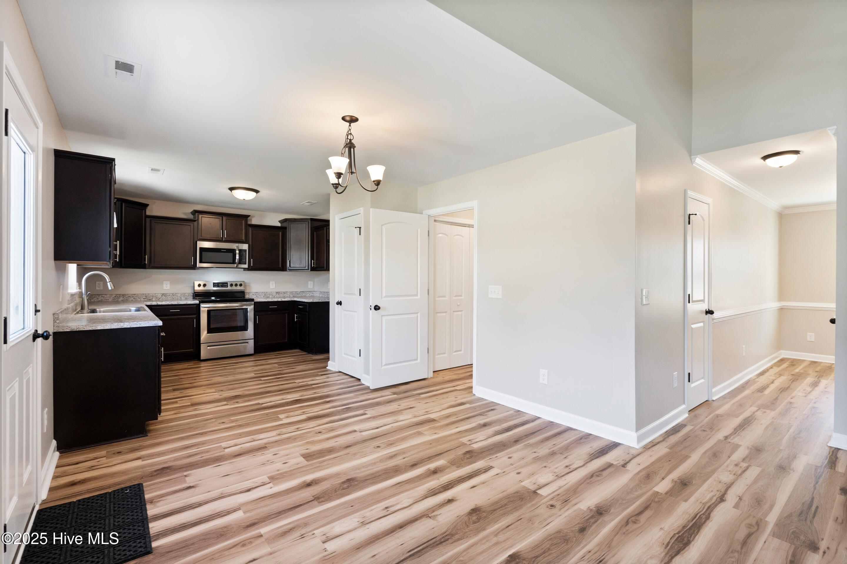 100545716 | Photo 19