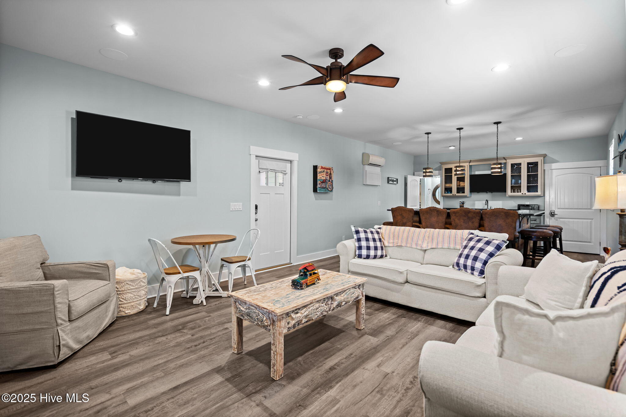 100521315 | Photo 30