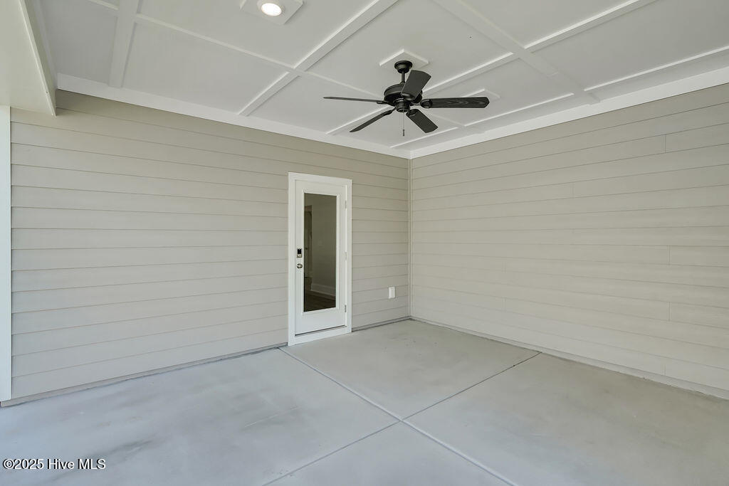 100485290 | Photo 18