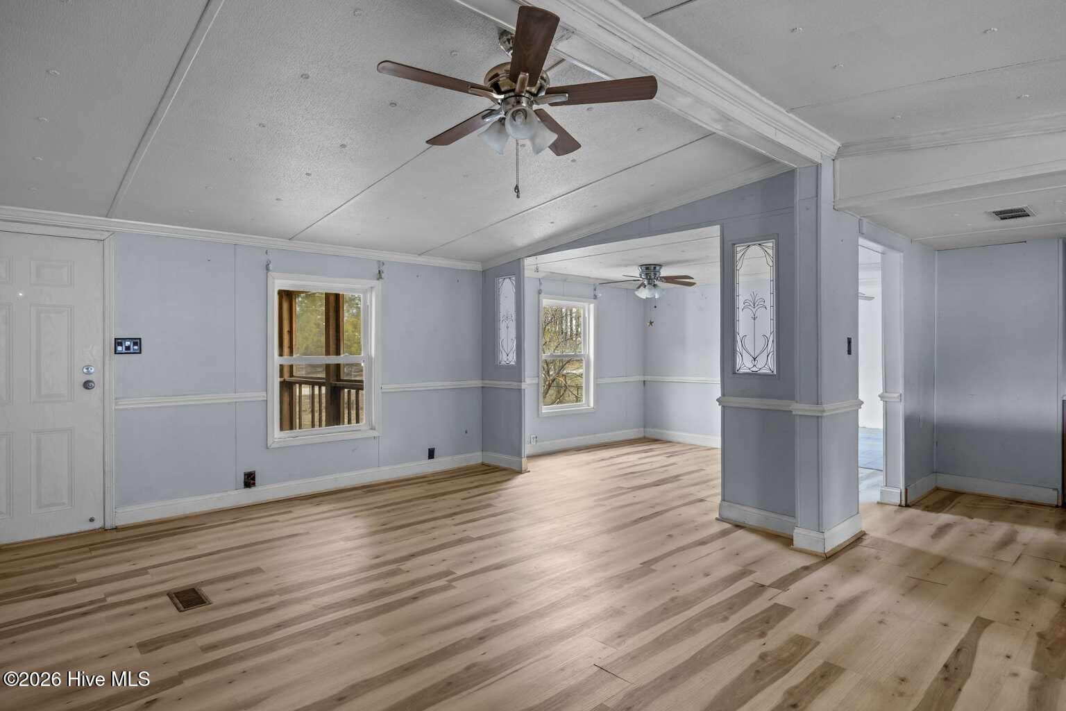 100550167 | Photo 16