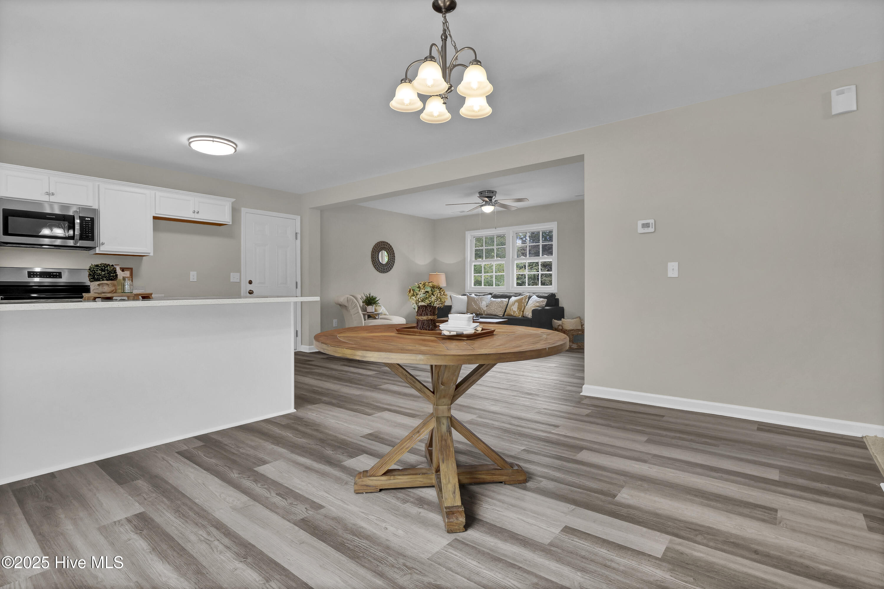 100546910 | Photo 10