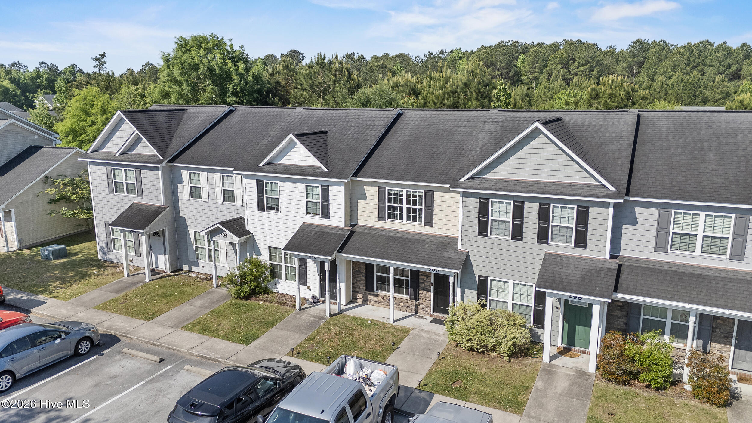 100570282 | Photo 26