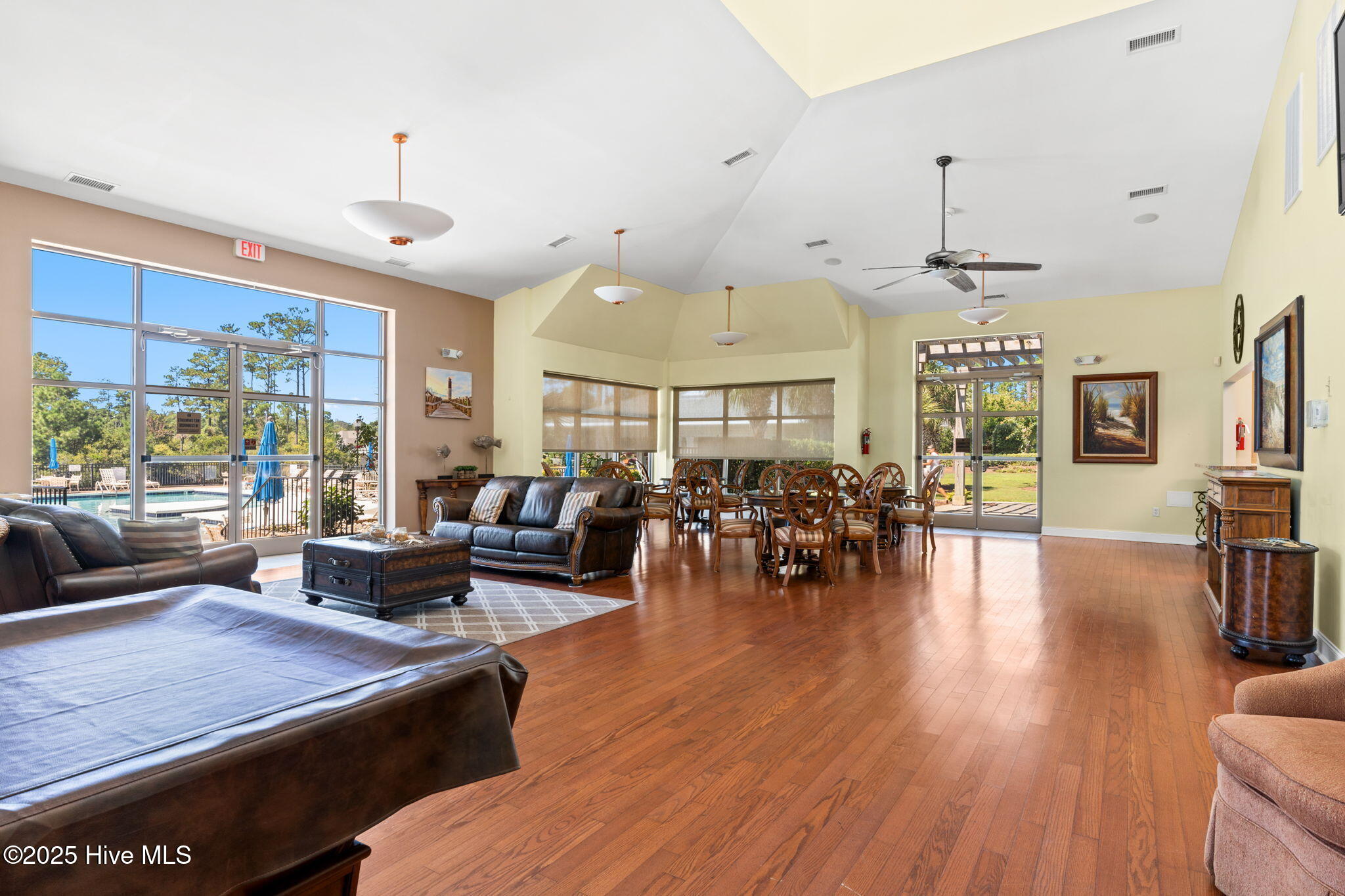 100543252 | Photo 24