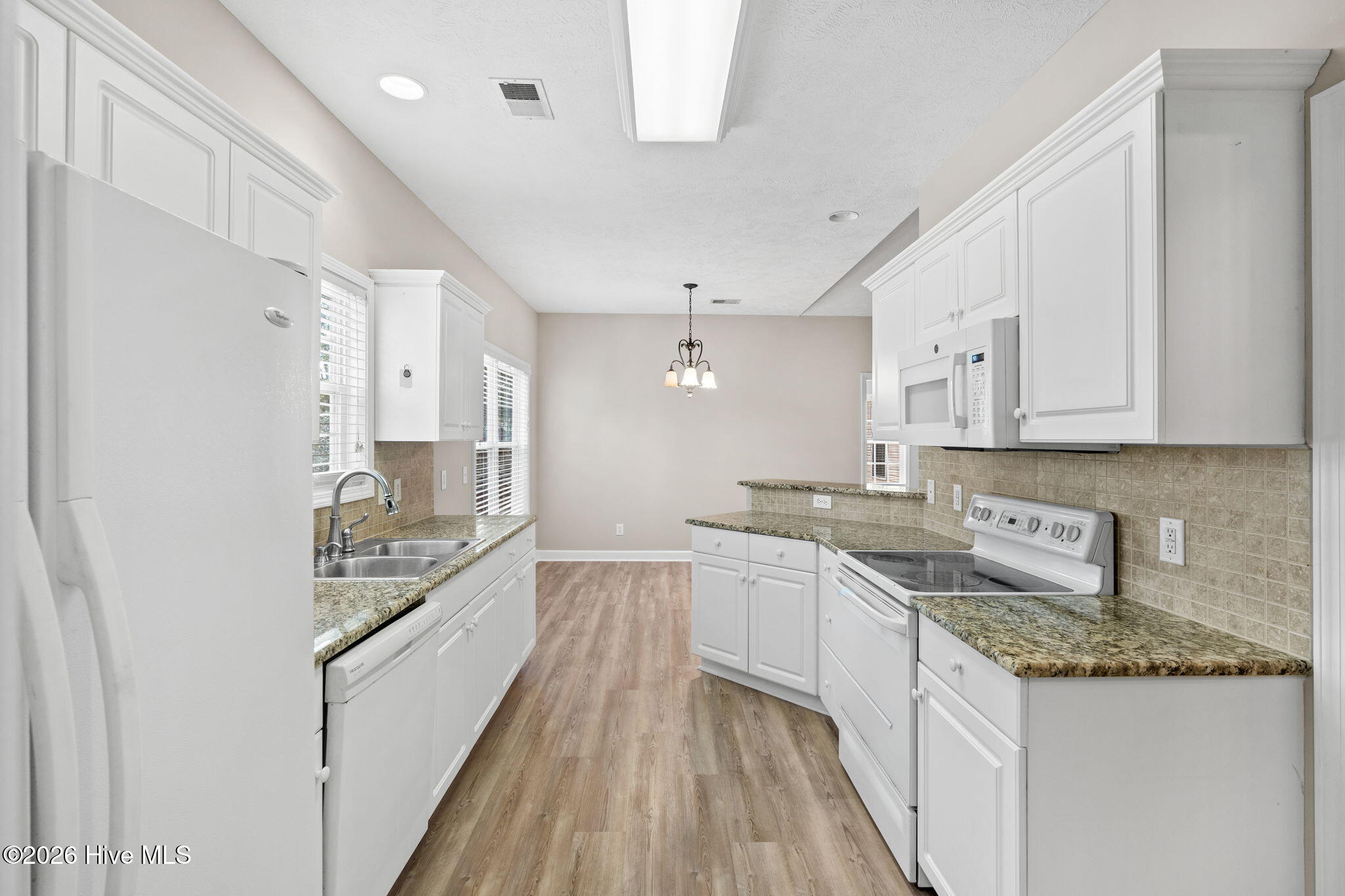 100559407 | Photo 19