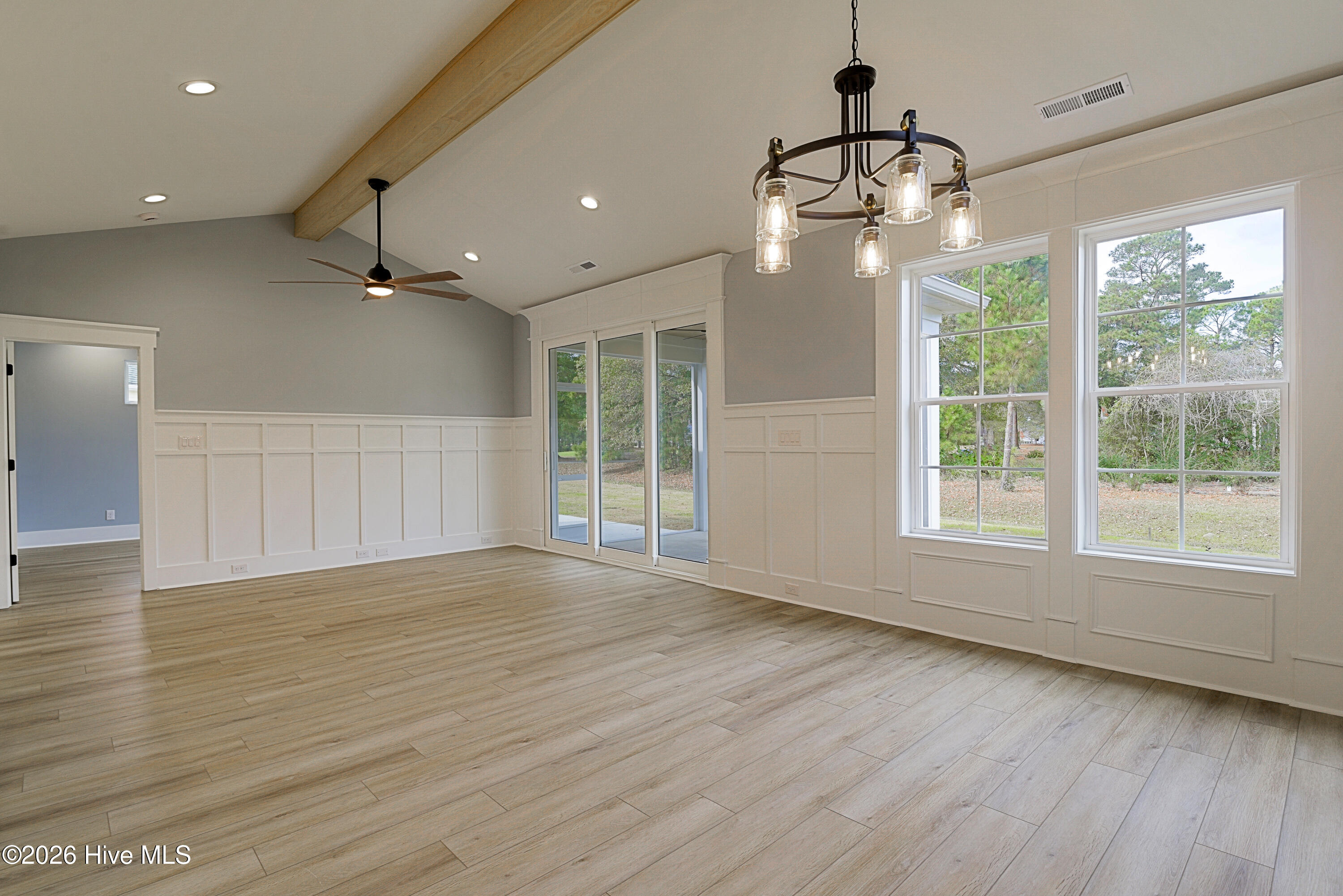 100547118 | Photo 30