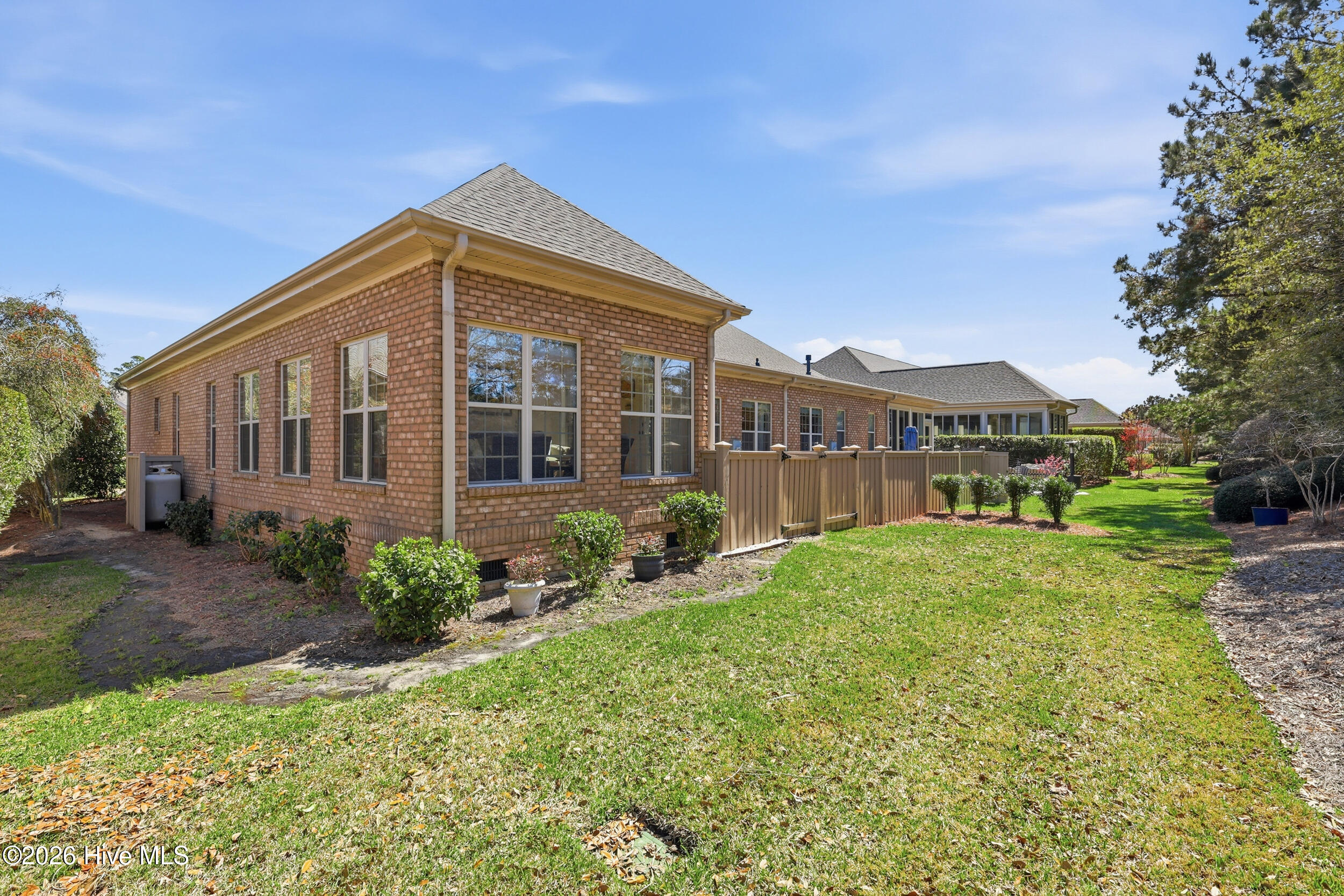 100561183 | Photo 45