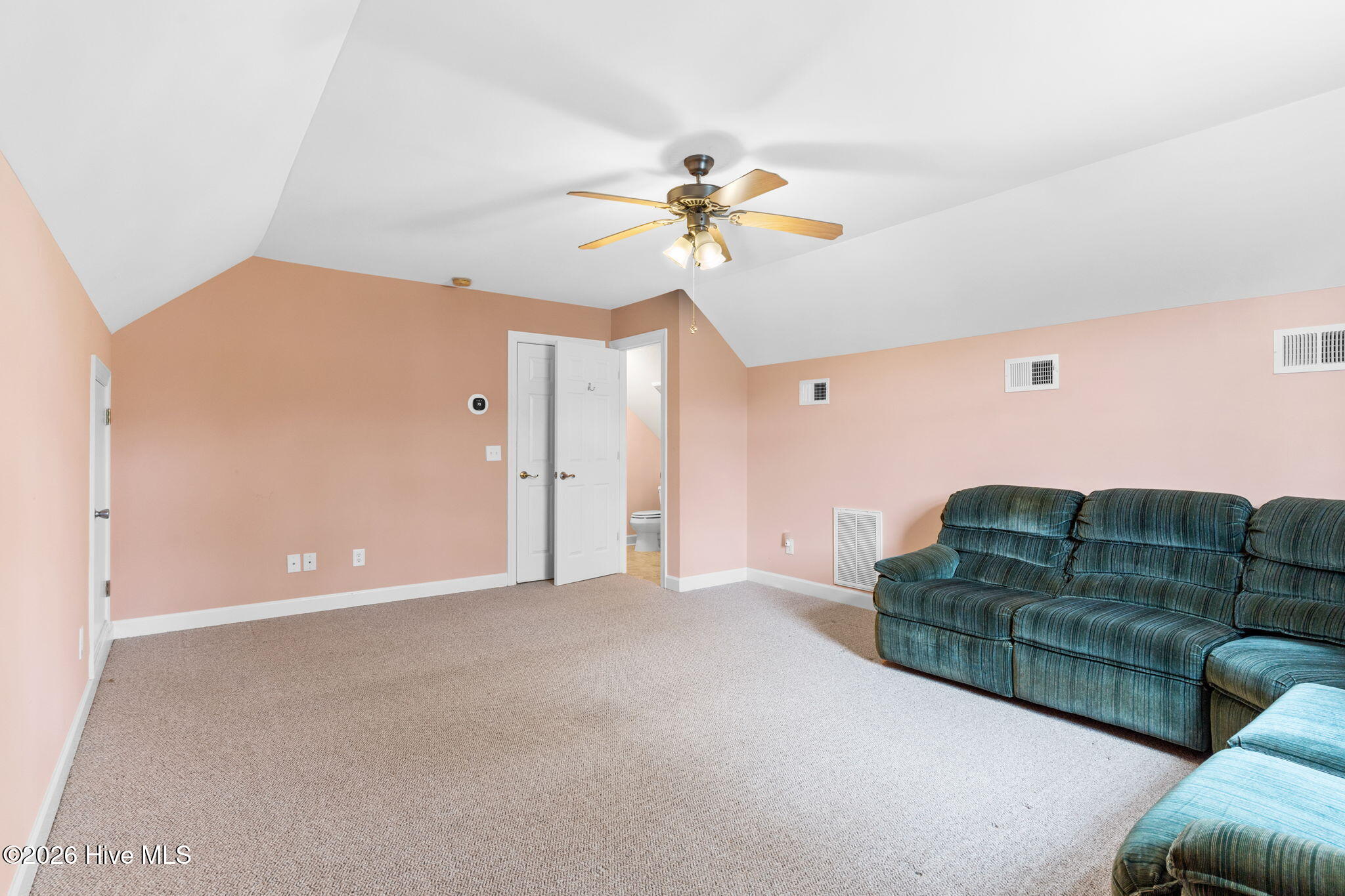 100559475 | Photo 42