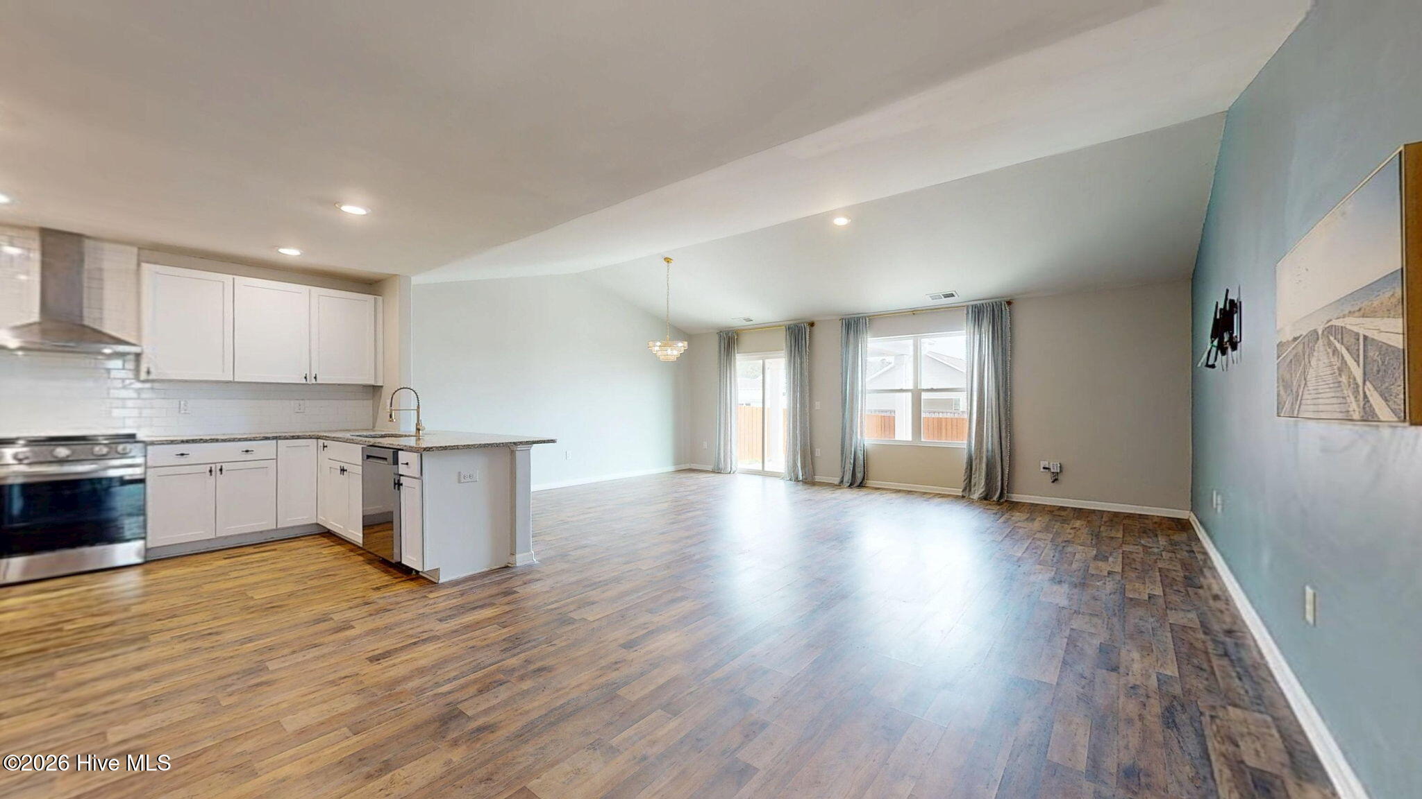 100557449 | Photo 27