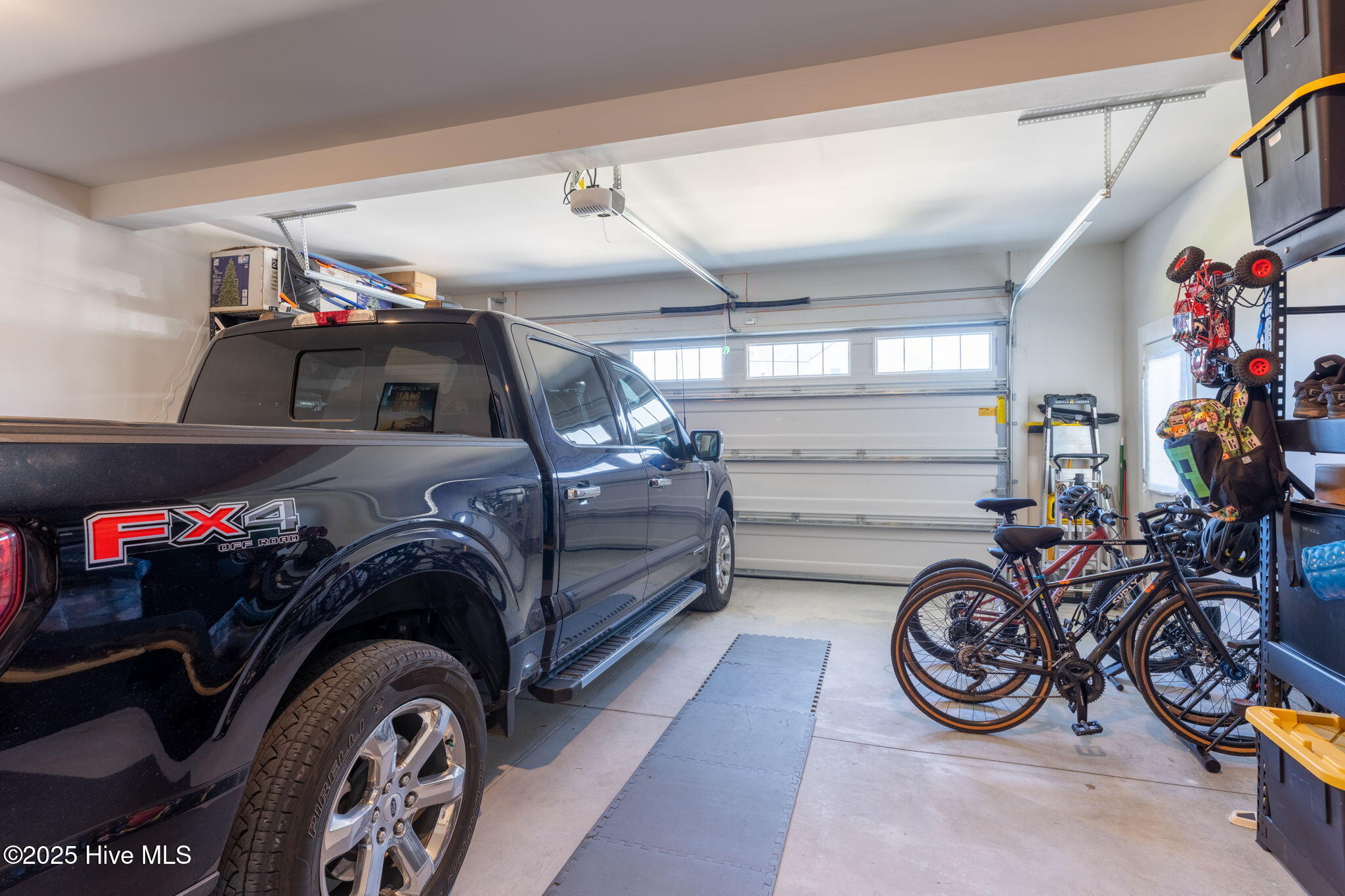 100527863 | Photo 24