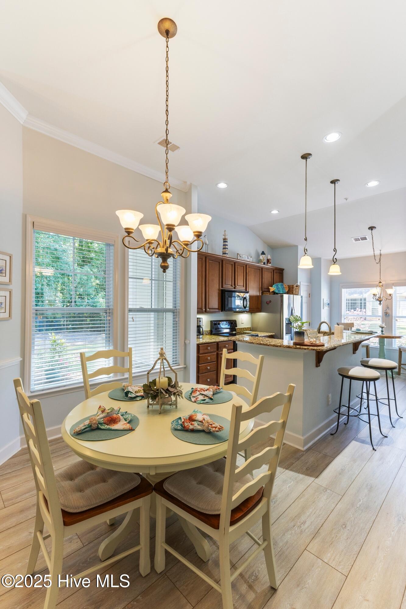 100528231 | Photo 23