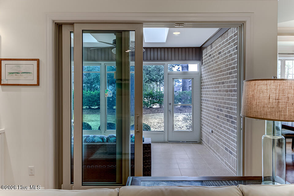 100548216 | Photo 40