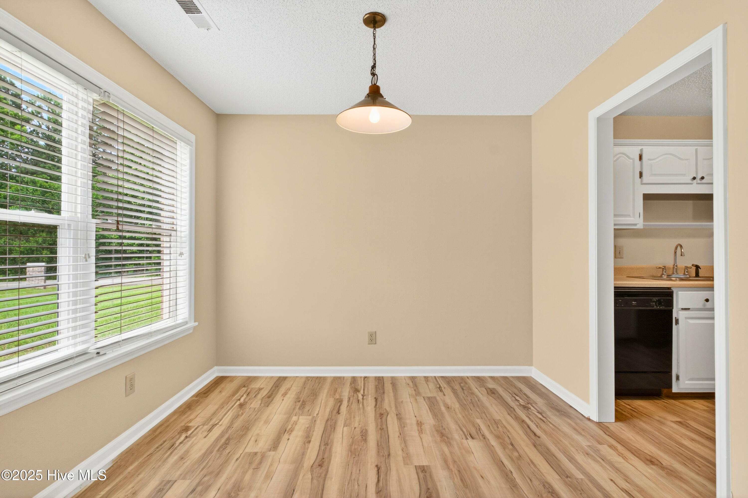 100513022 | Photo 11