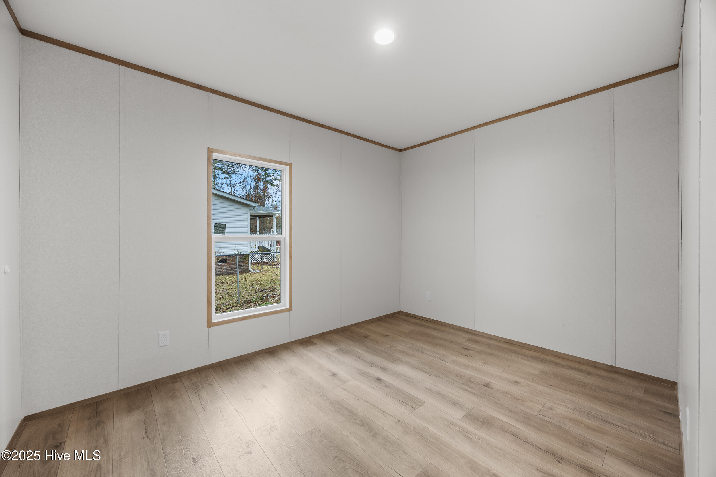 100546833 | Photo 23