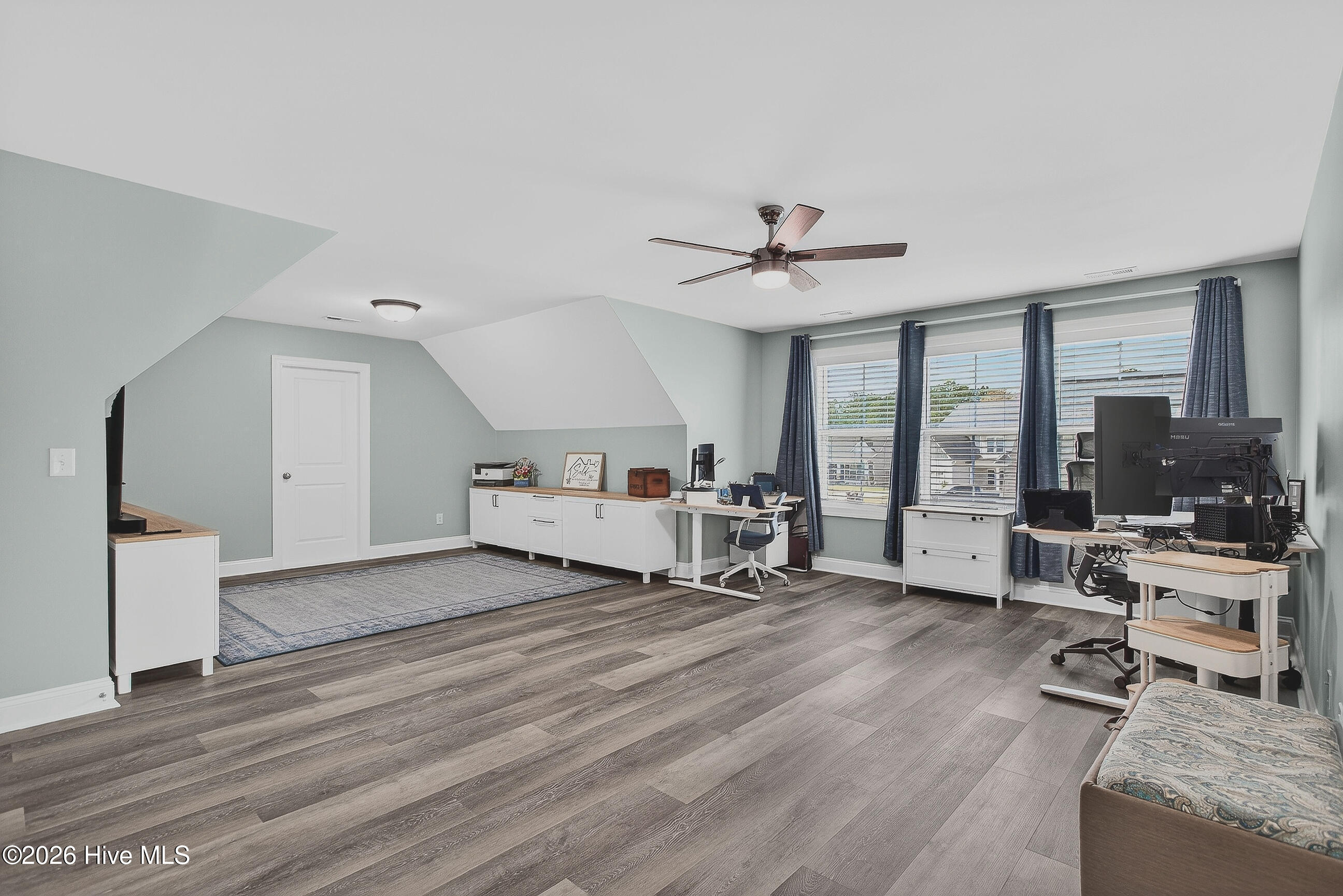 100563505 | Photo 26