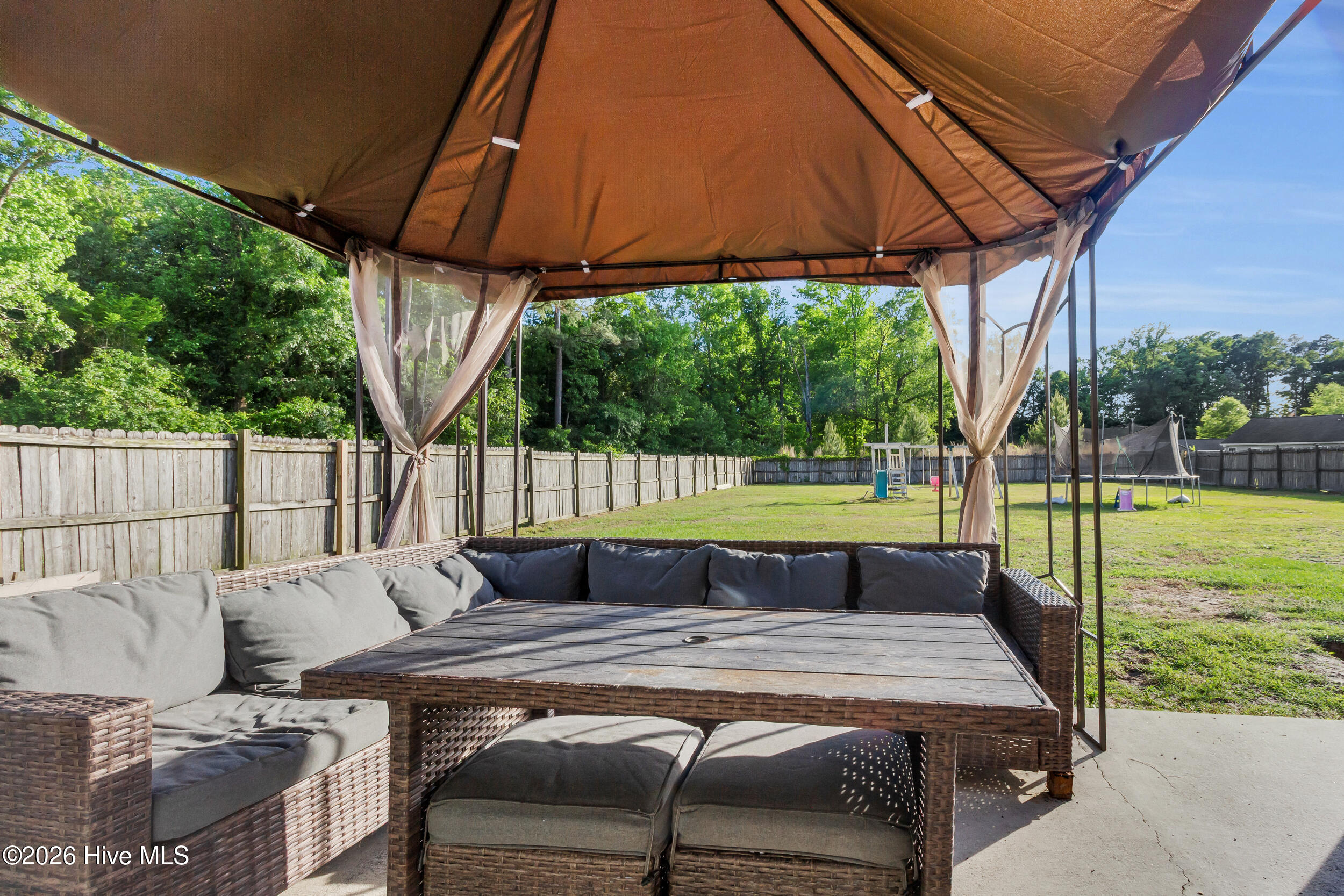 100570430 | Photo 17