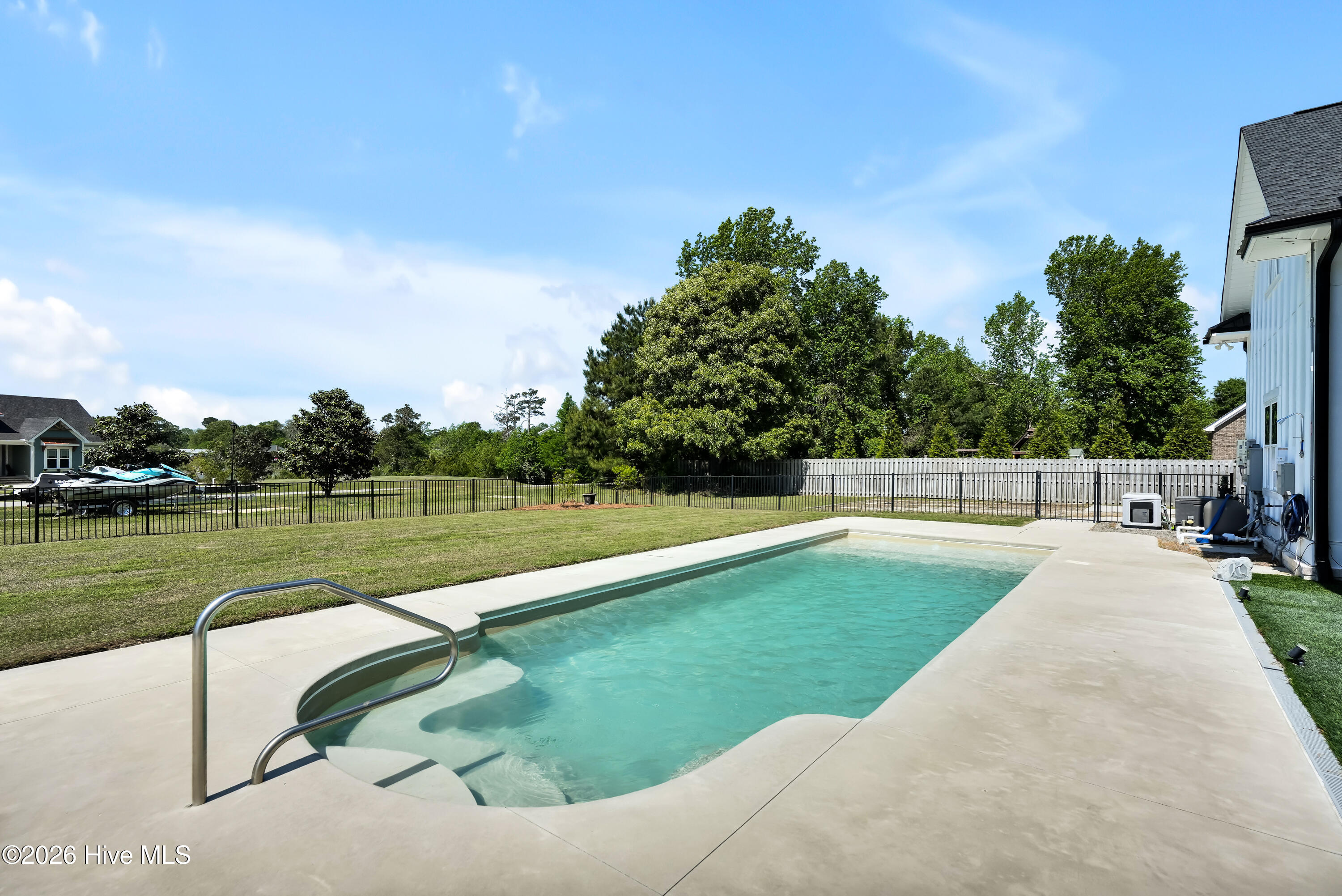 100567914 | Photo 53