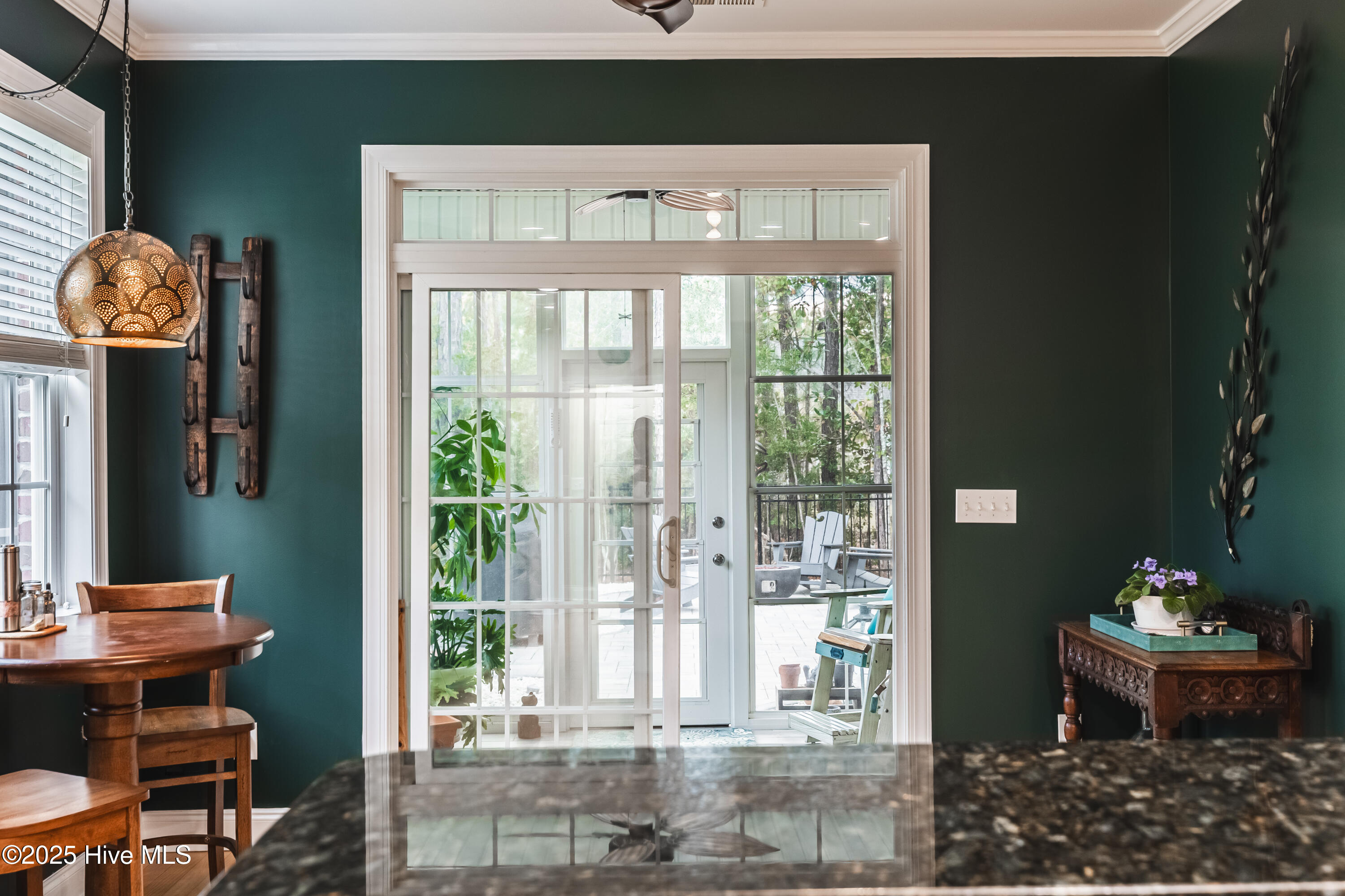 100542426 | Photo 35