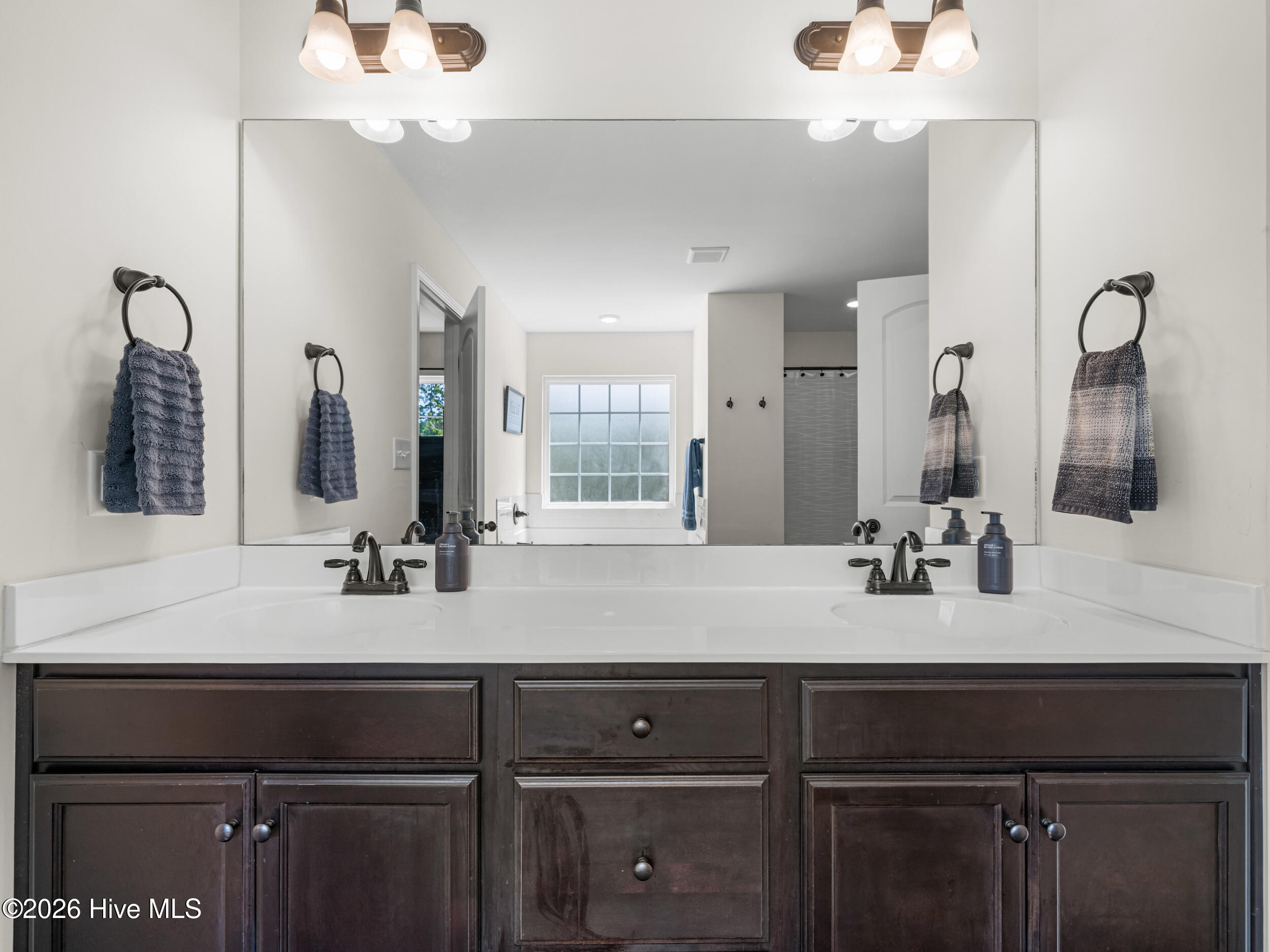 100570237 | Photo 56