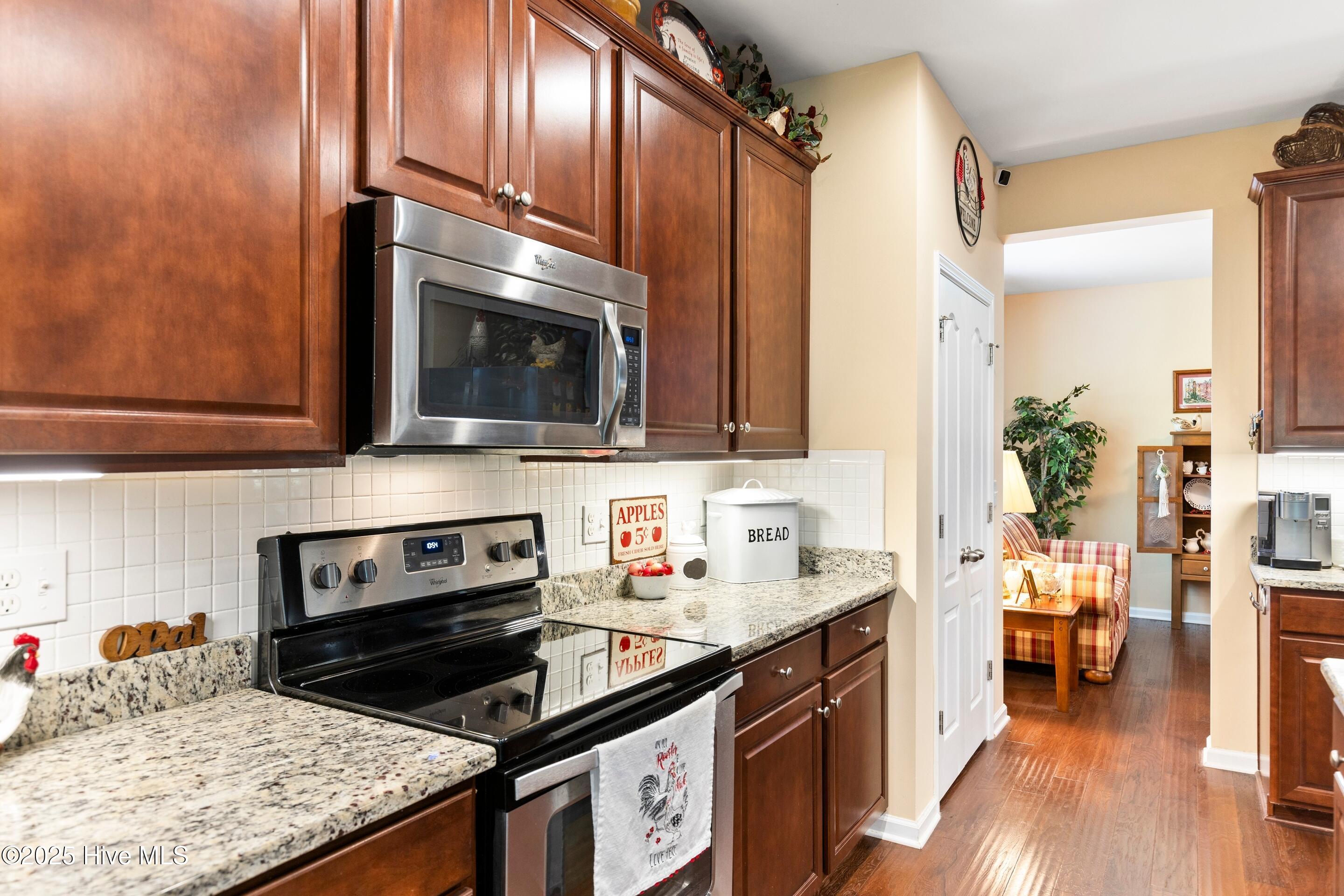 100529206 | Photo 18