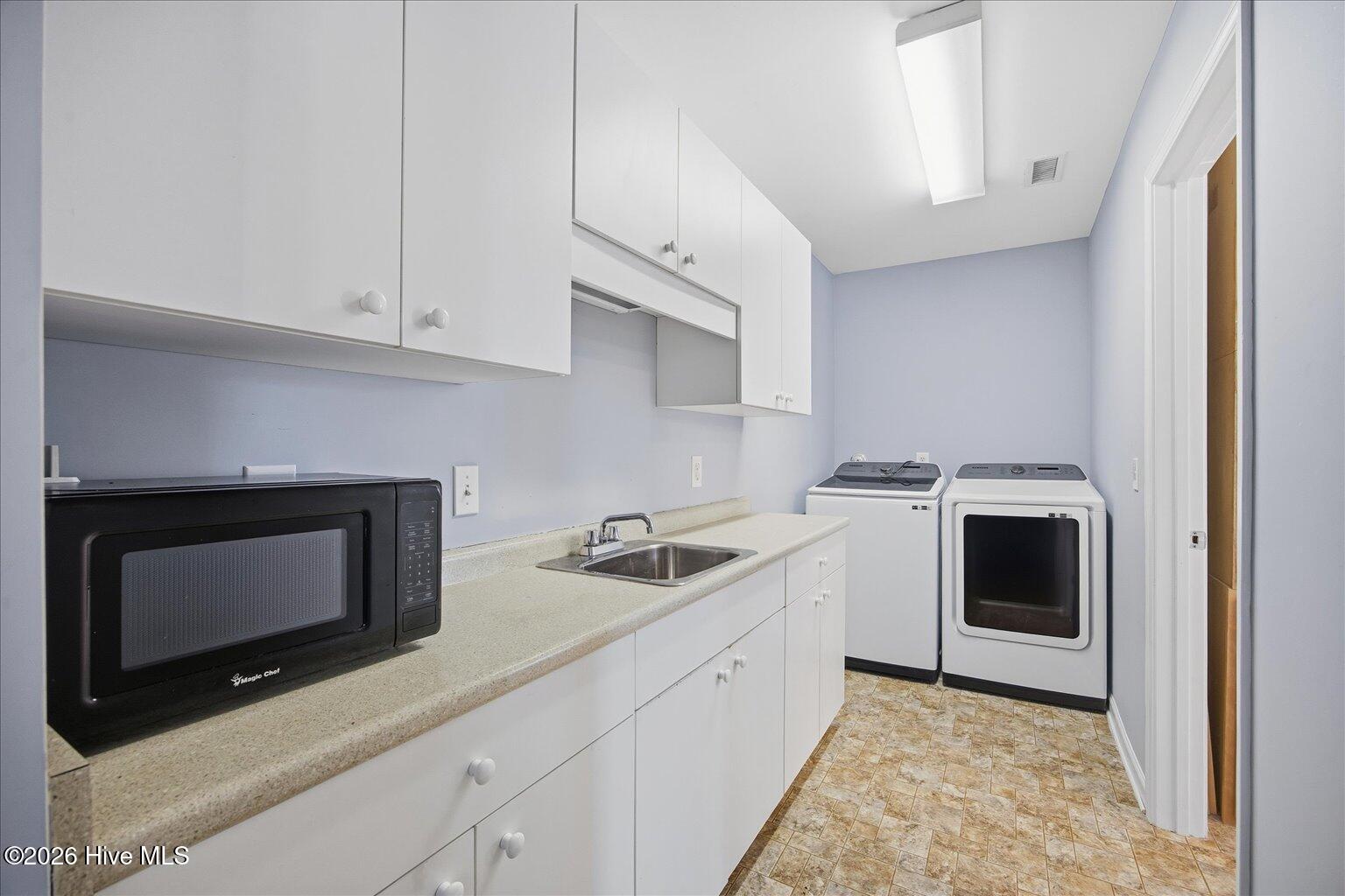 100554037 | Photo 10