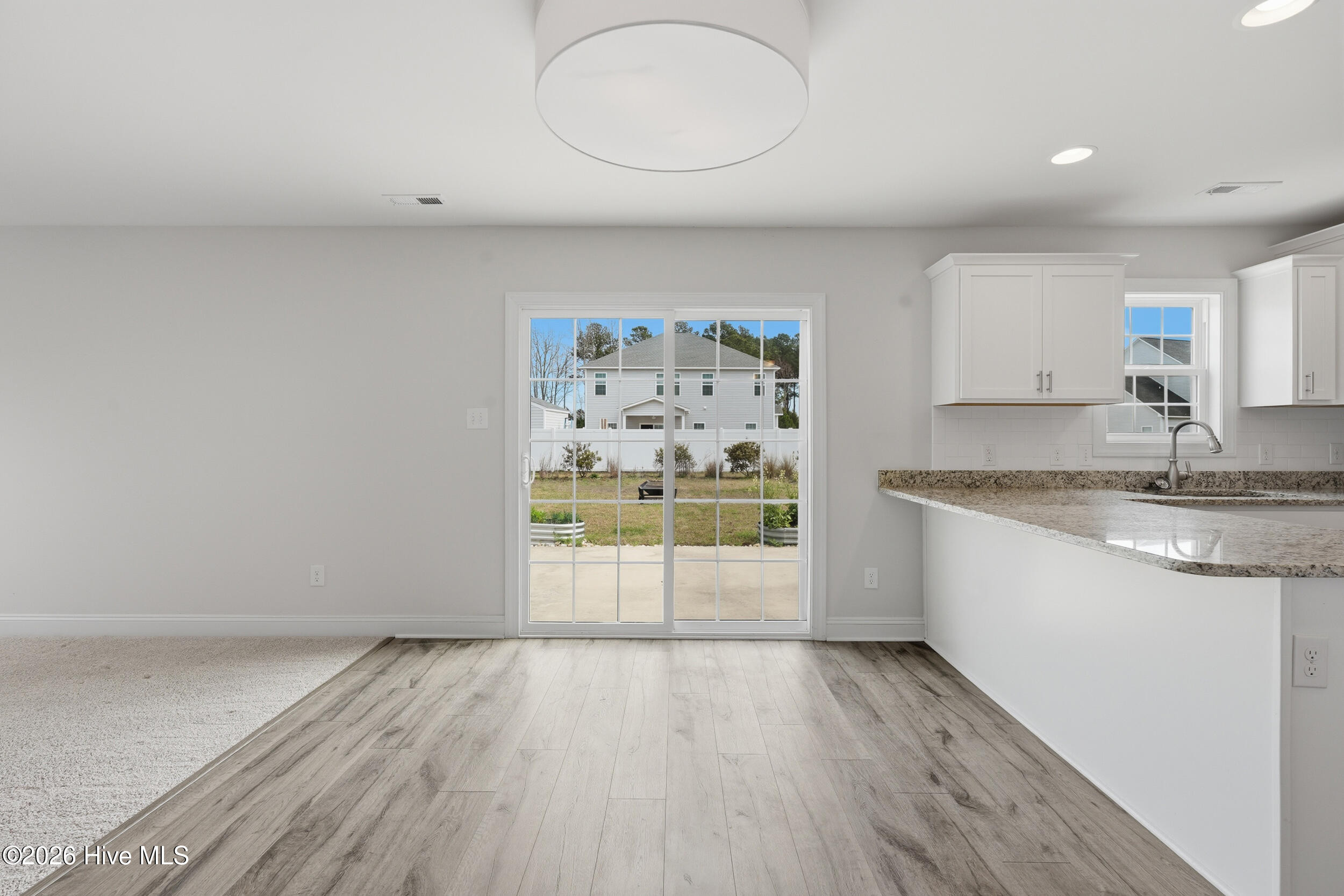 100559479 | Photo 11