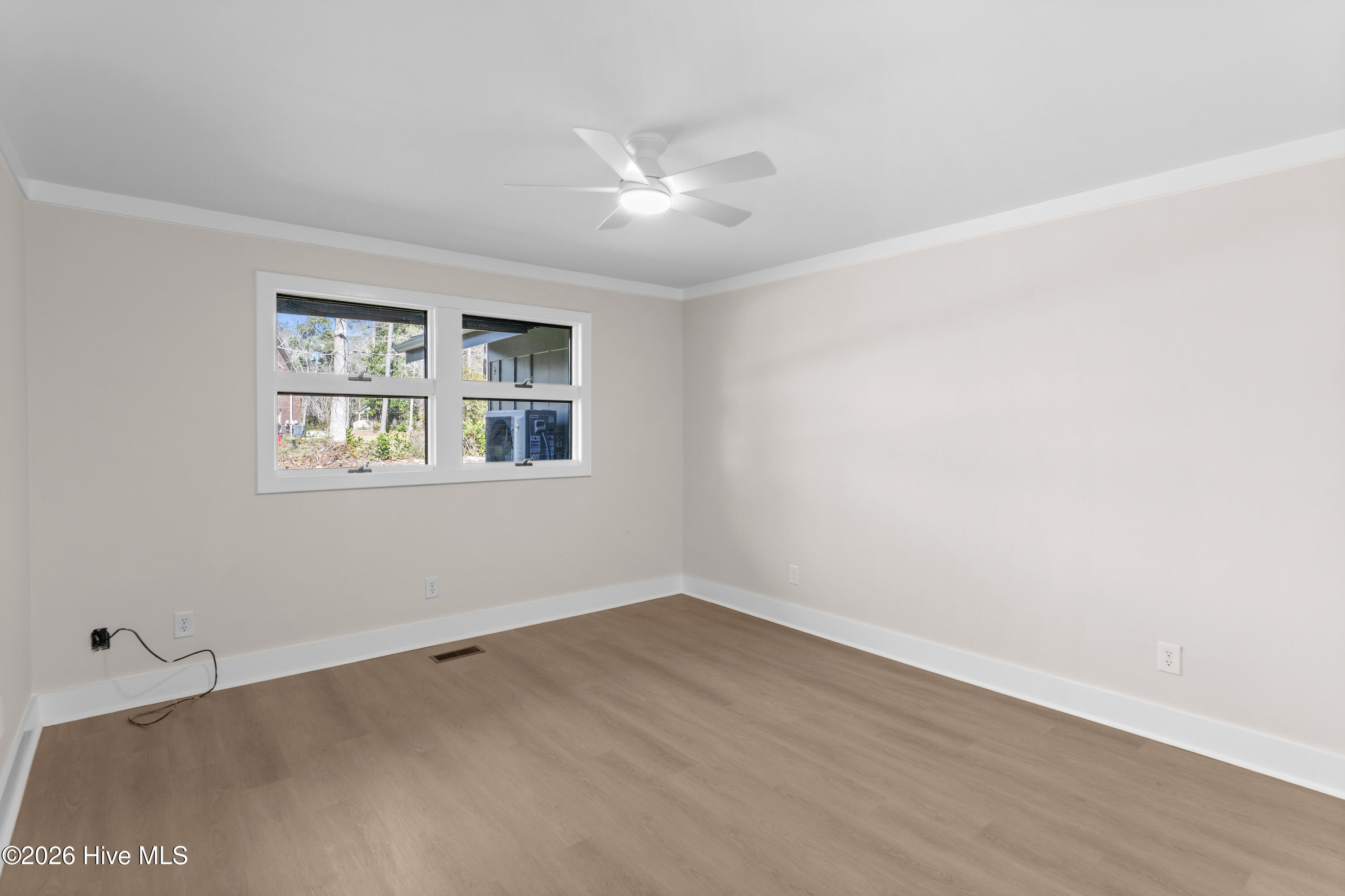 100561739 | Photo 24