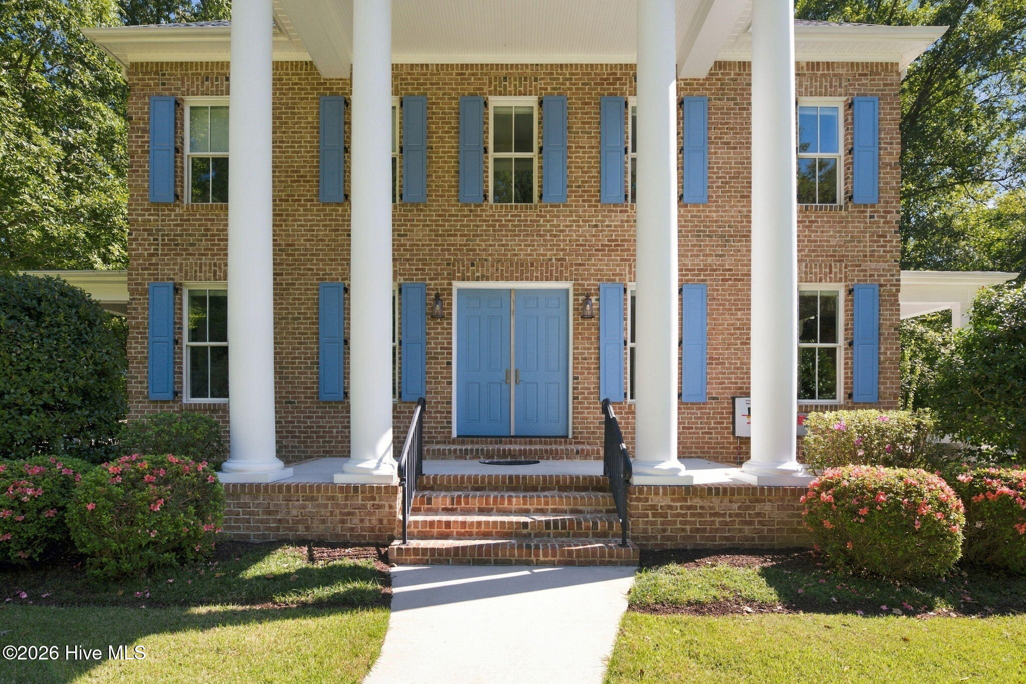 100607549 | Photo 3