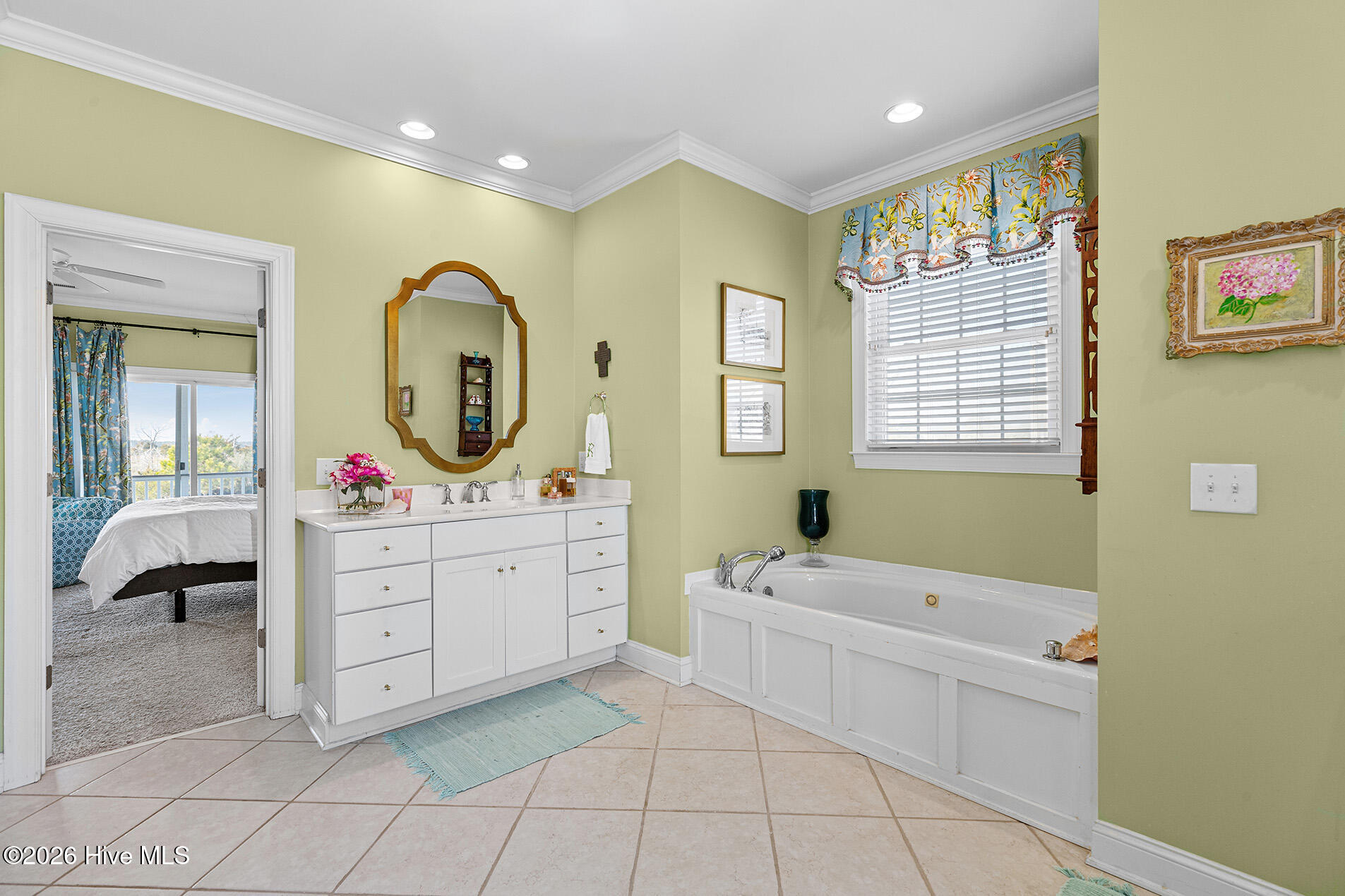 100554340 | Photo 53