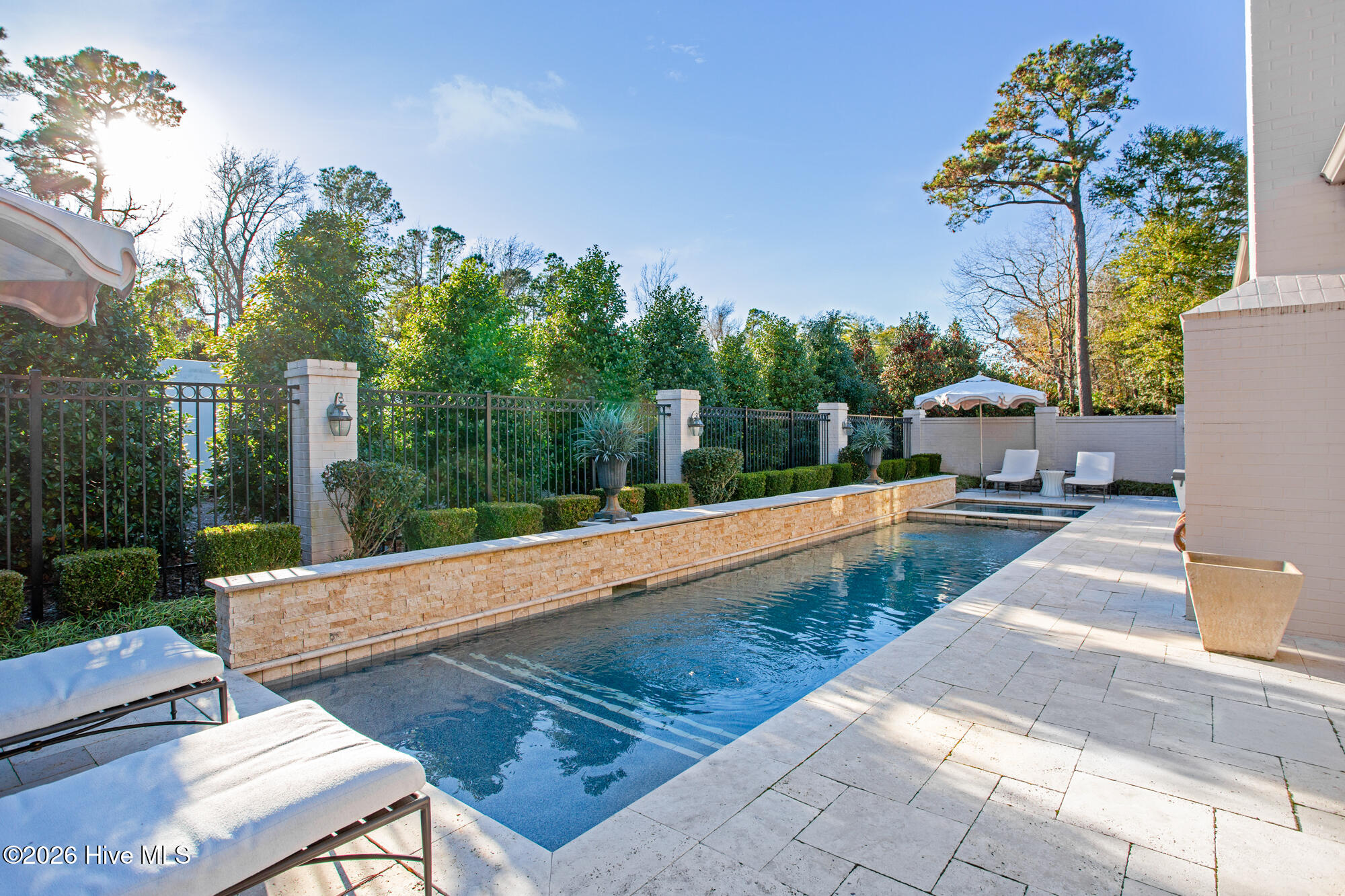 100552685 | Photo 30