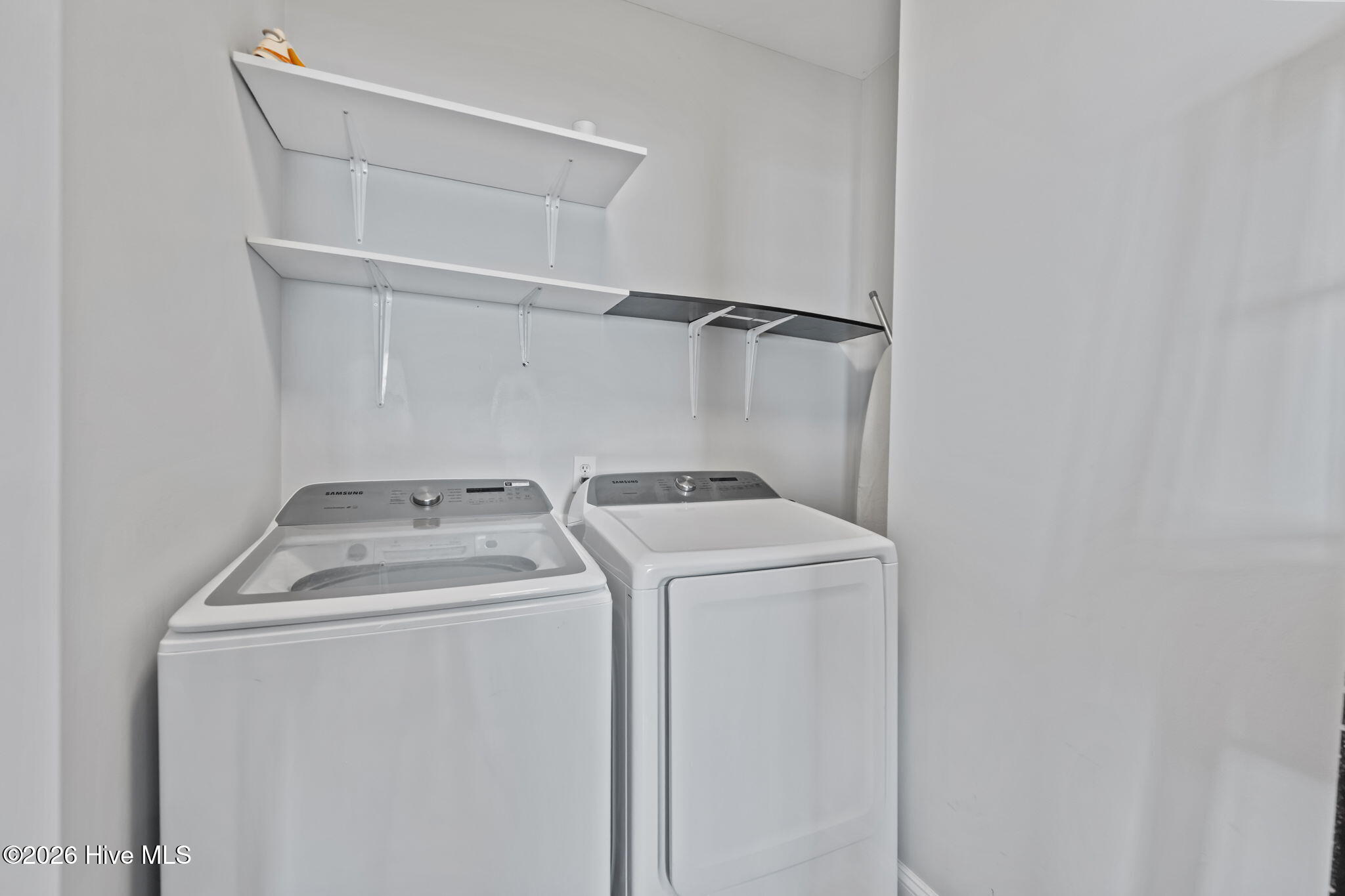 100570241 | Photo 40