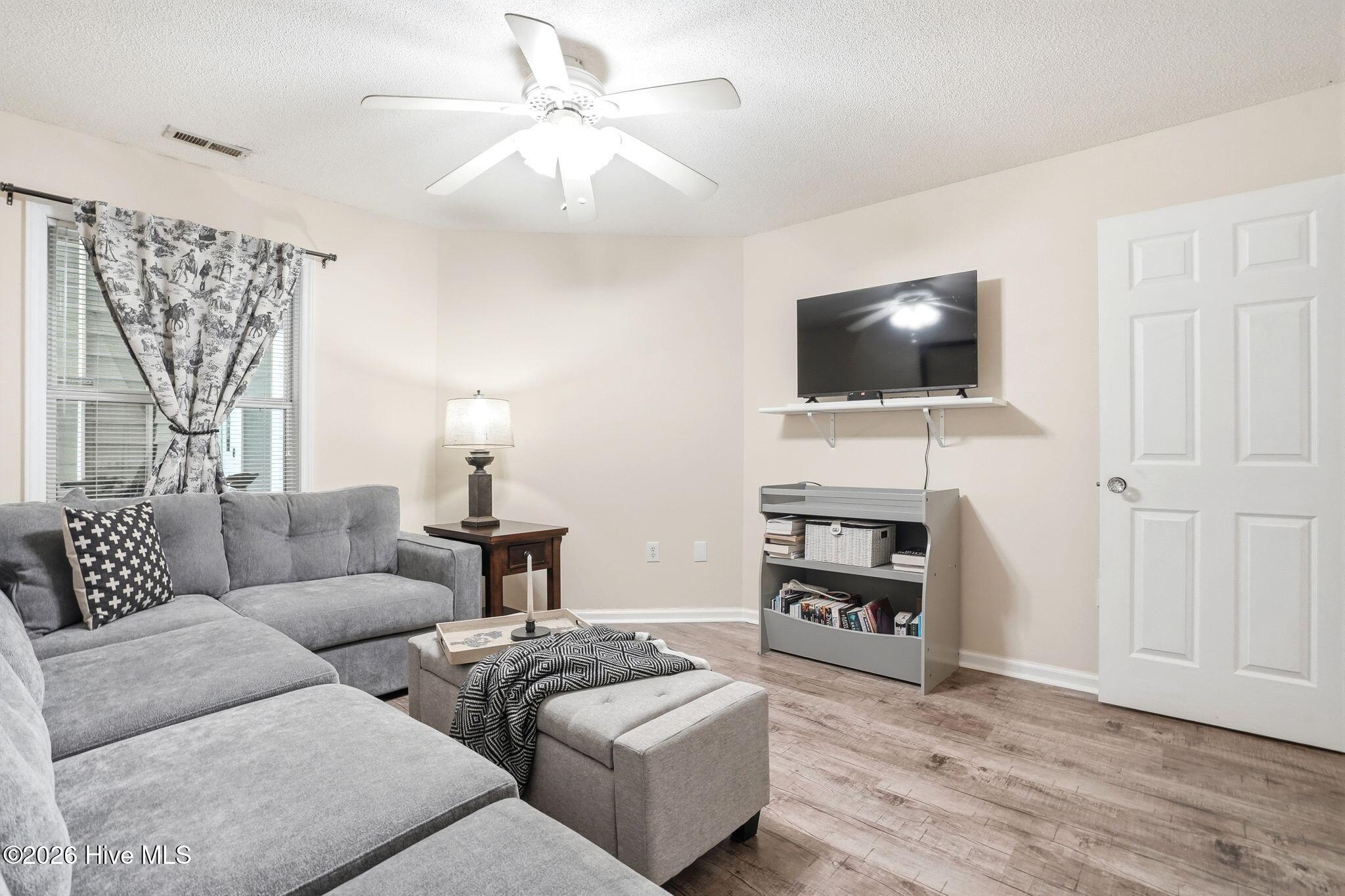 100566564 | Photo 21