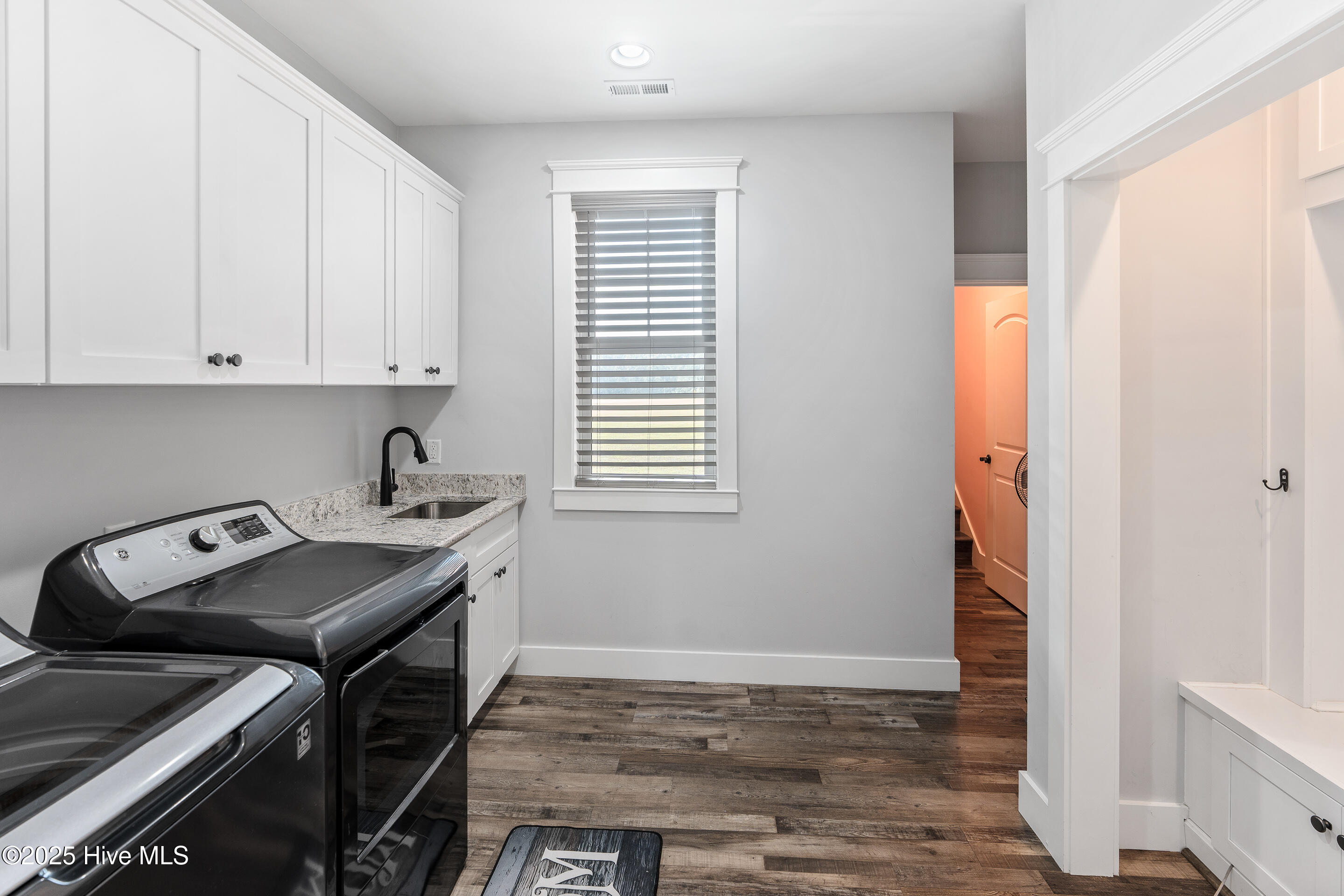 100531551 | Photo 30