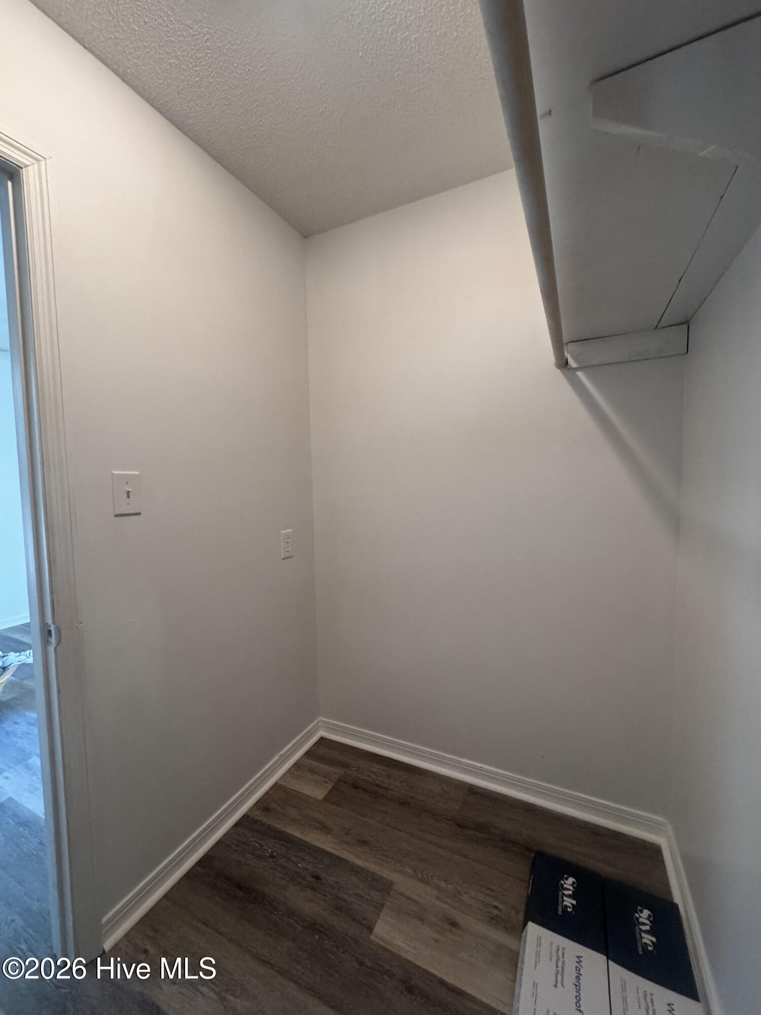 100550362 | Photo 25