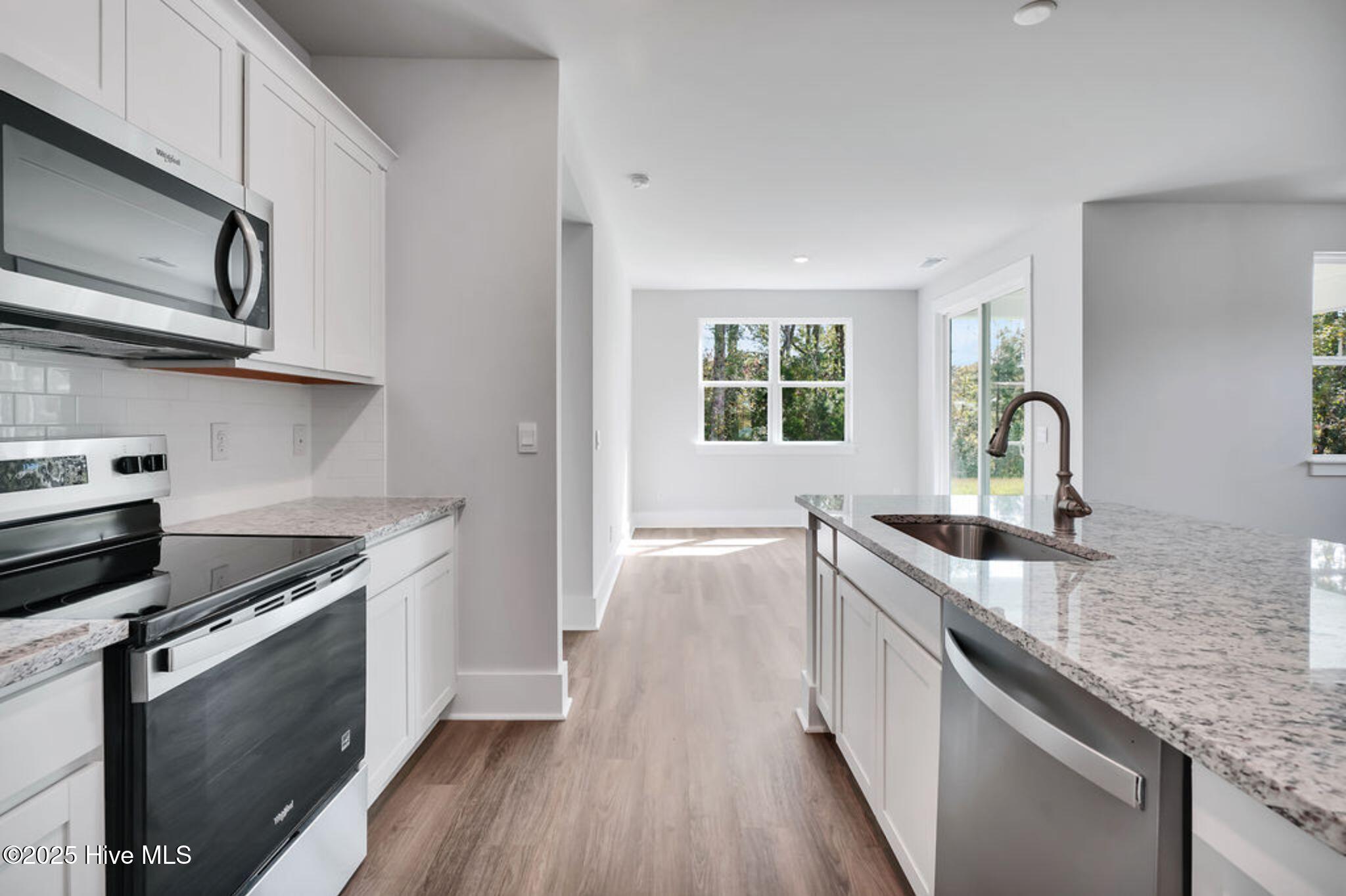 100558849 | Photo 17