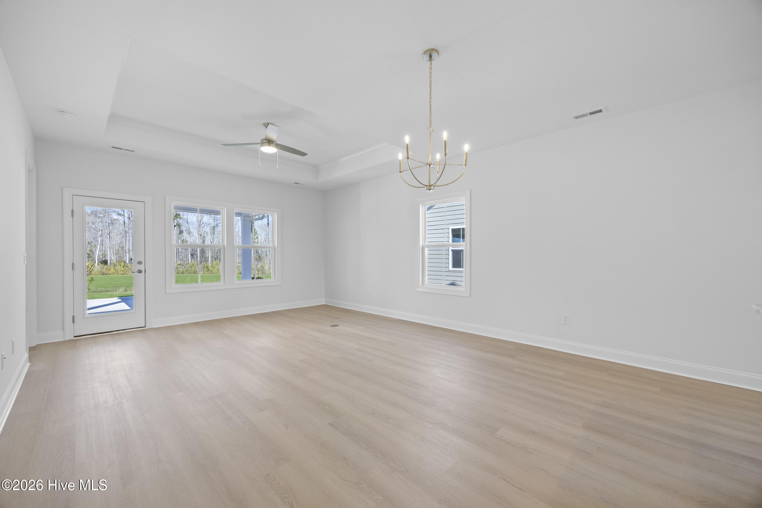 100527055 | Photo 17