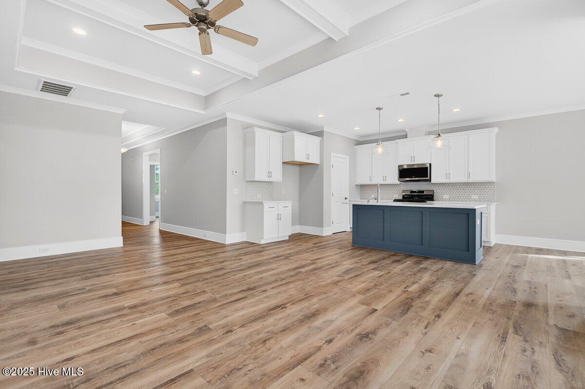 100545863 | Photo 19