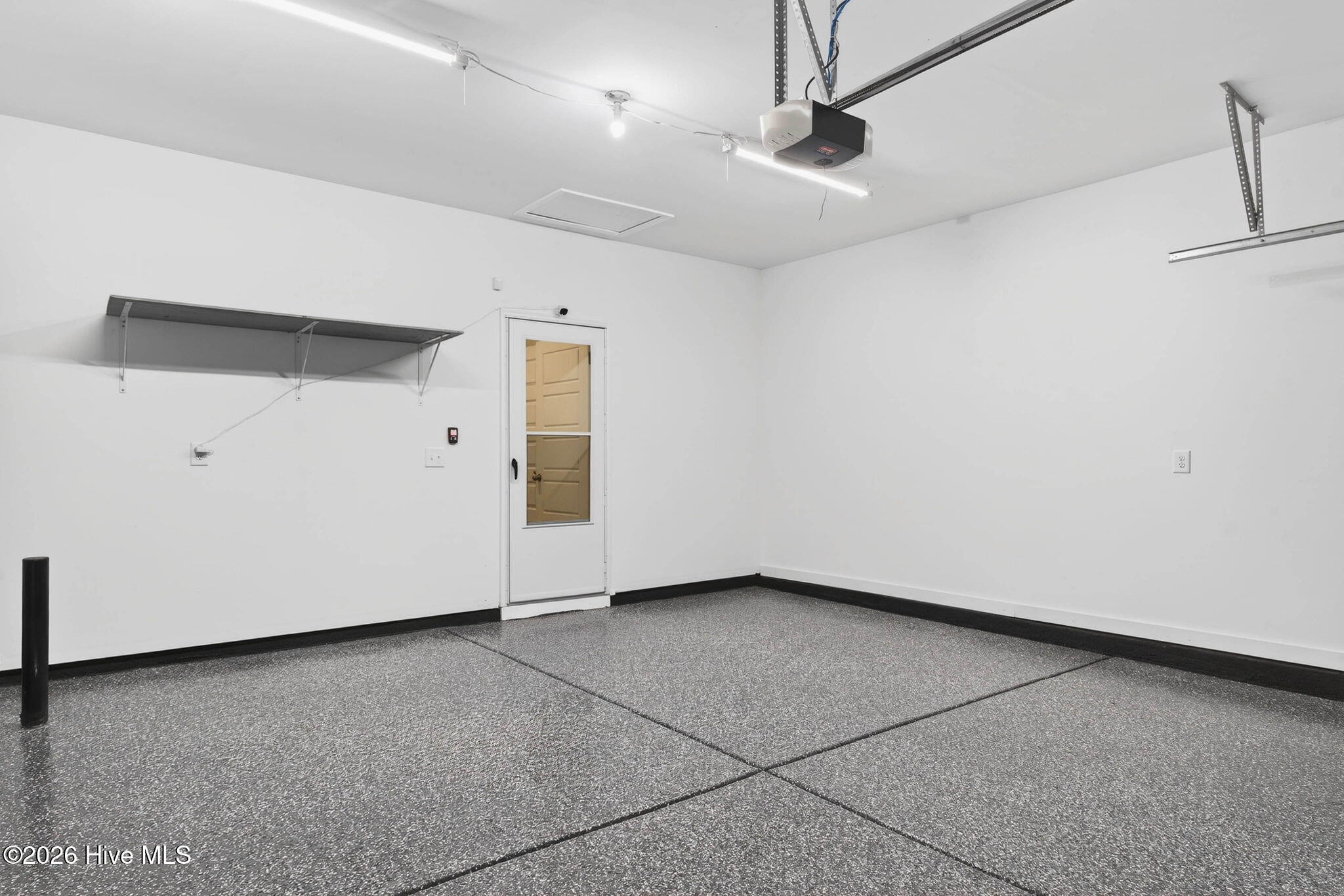 100564672 | Photo 41