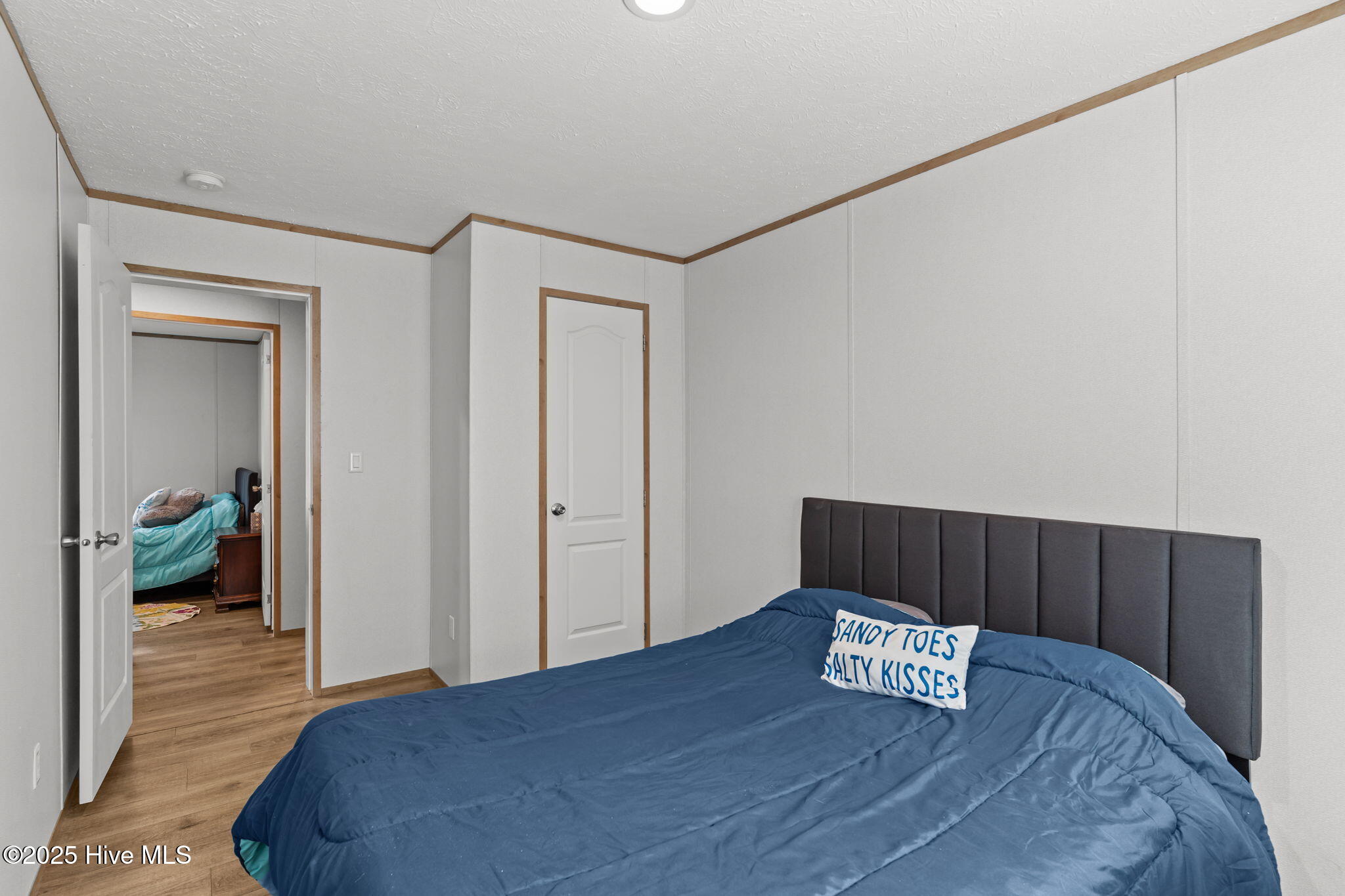 100522935 | Photo 25