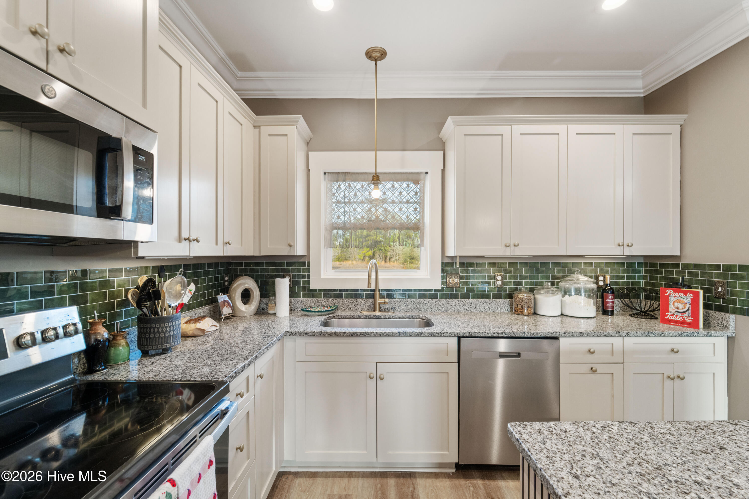 100549687 | Photo 20