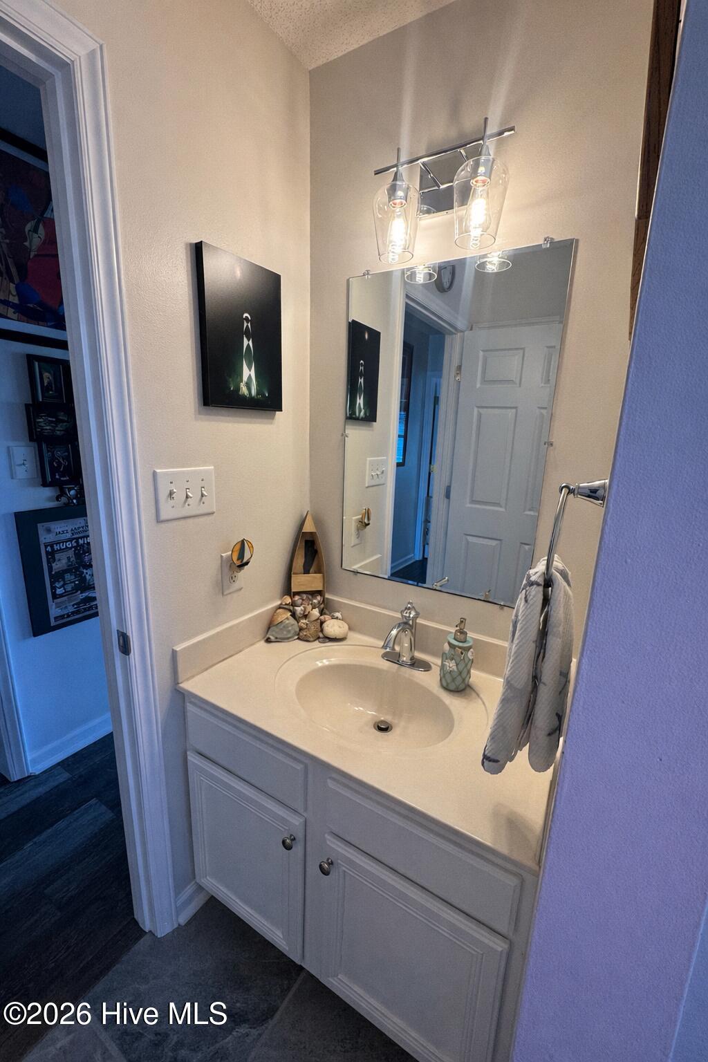 100560834 | Photo 27